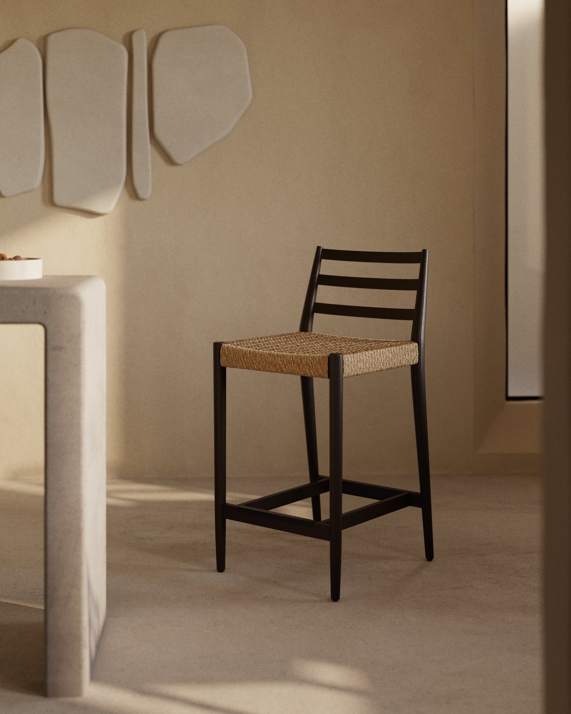 Analy stool with a backrest in solid oak wood in a black finish and rope cord seat, 65 cm, FSC 100% - Lifestyle