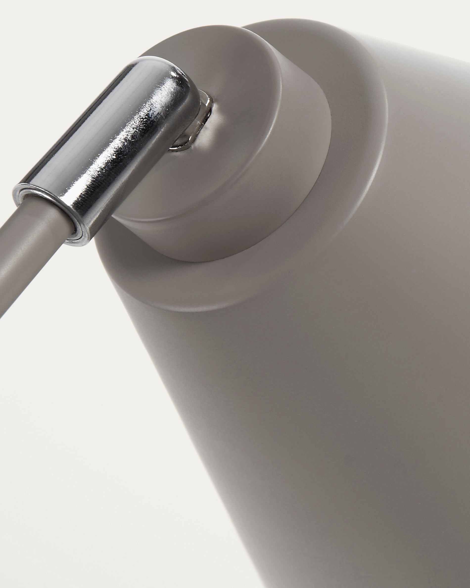 Tipir table lamp in steel with grey finish - Detail