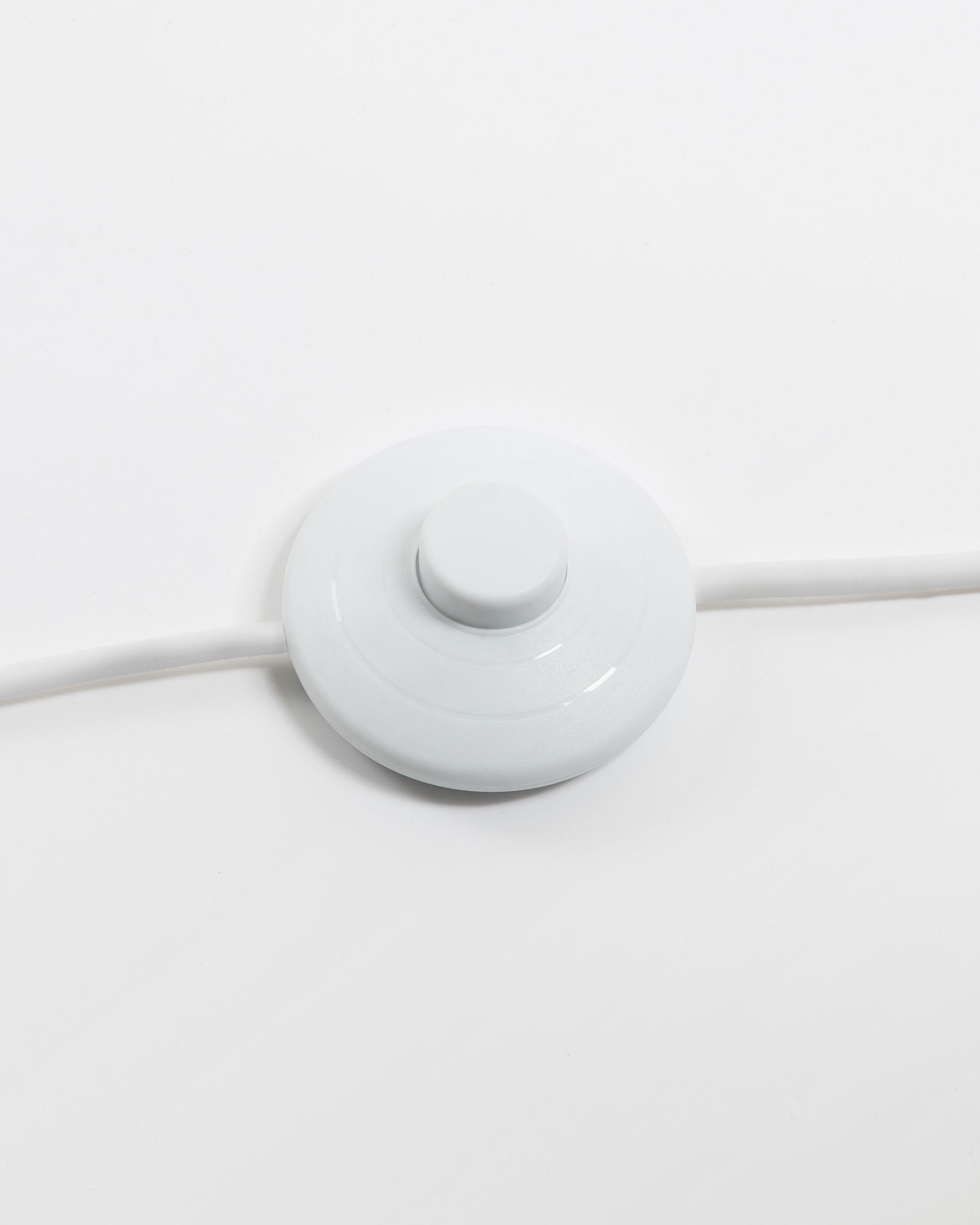Juhe ash veneer floor lamp in white steel and marble - Detail