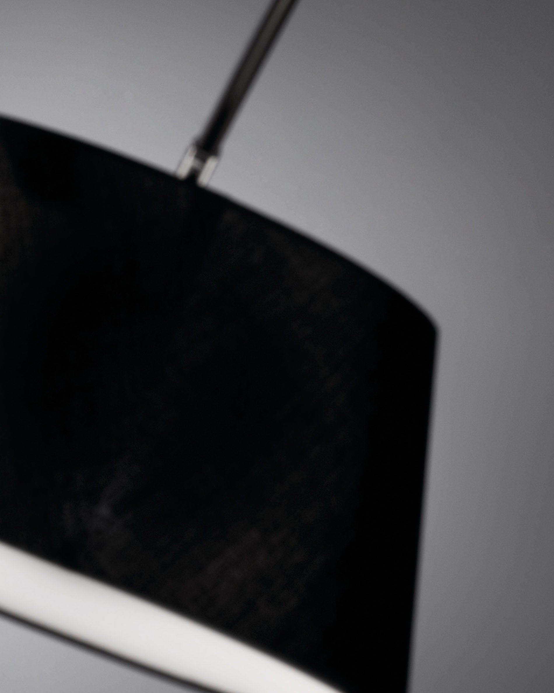 May steel floor lamp with black marble base - Detail