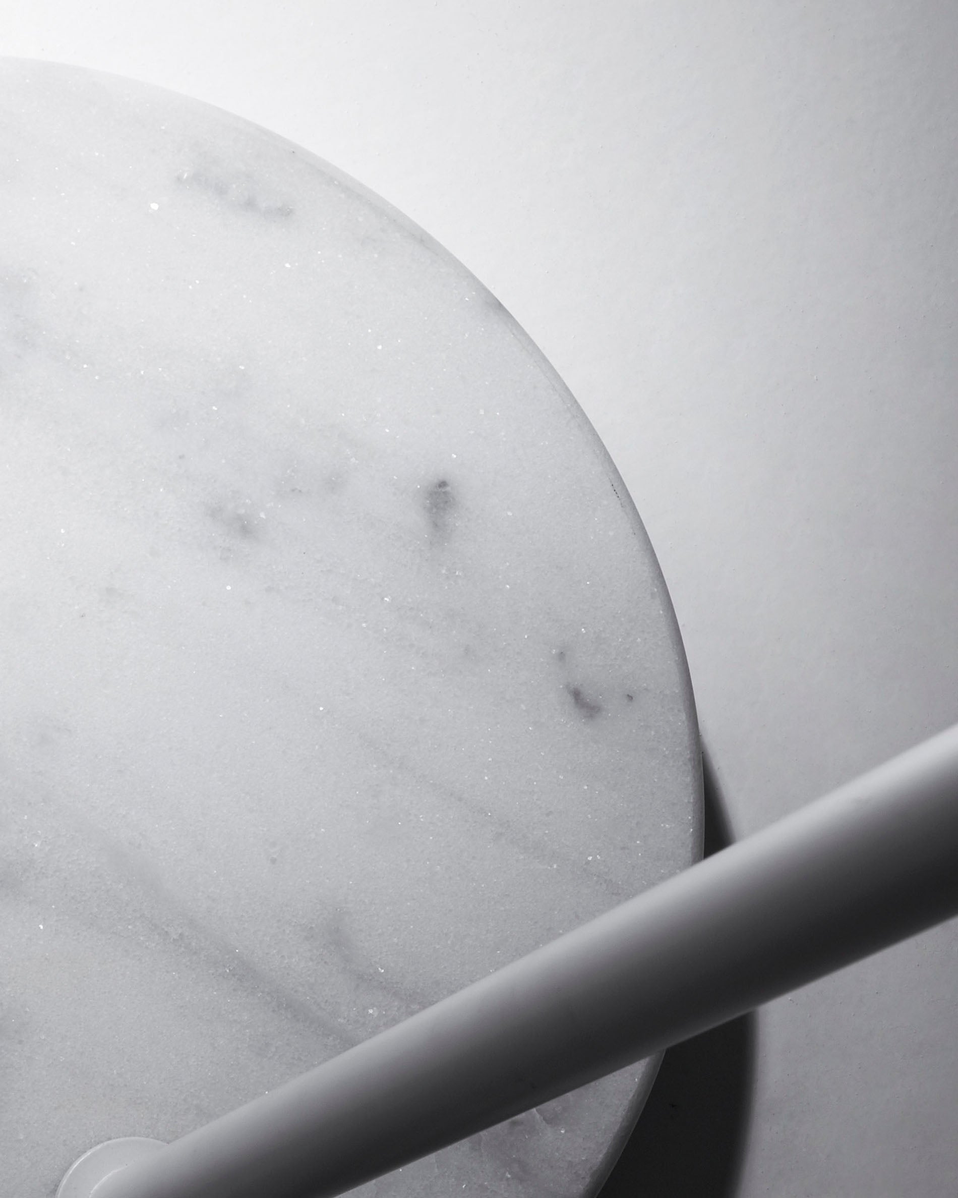 May steel floor lamp with white marble base - Detail