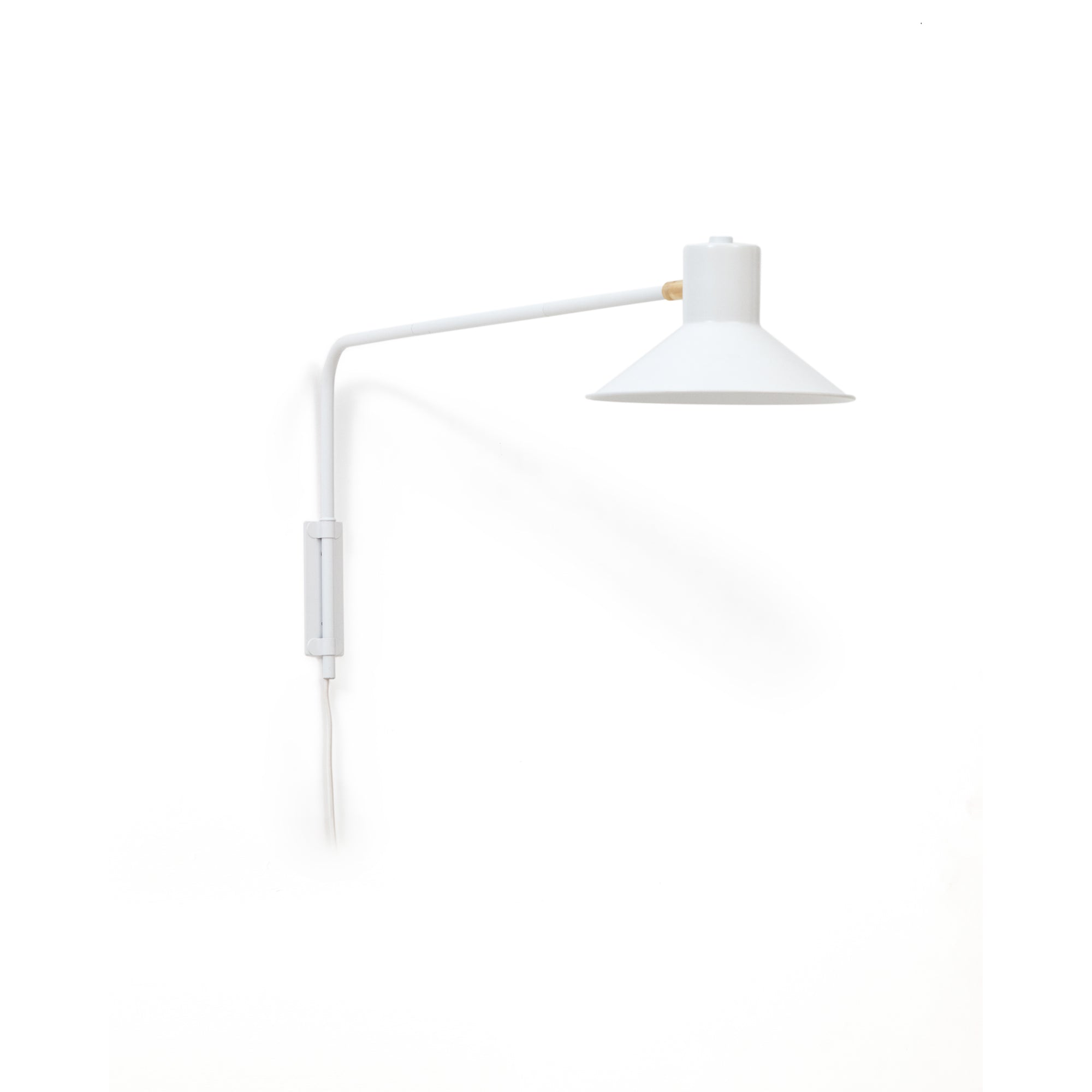 Aria steel wall light with white finish - Product Image