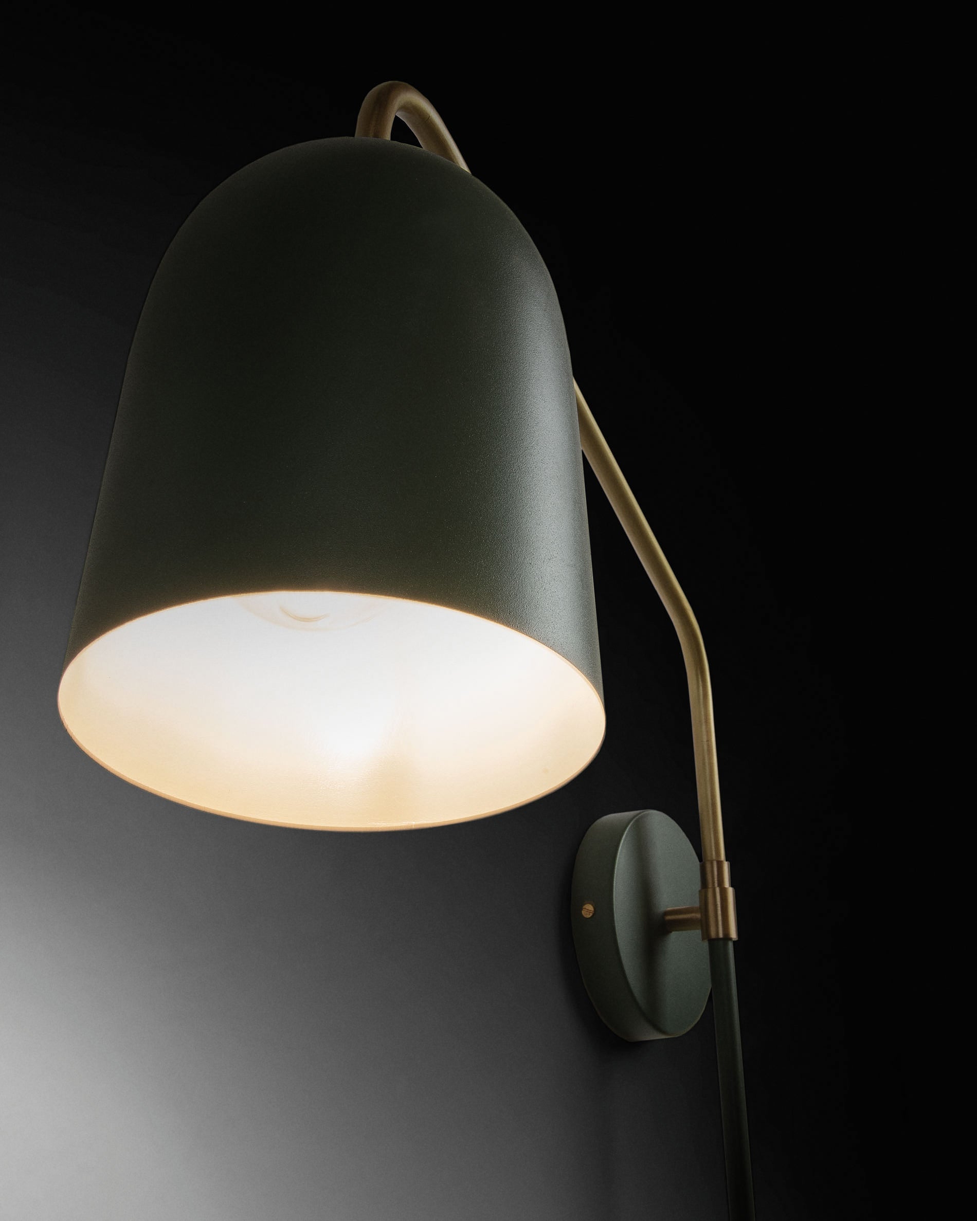 Audrie wall light in steel with green painted finish - Detail