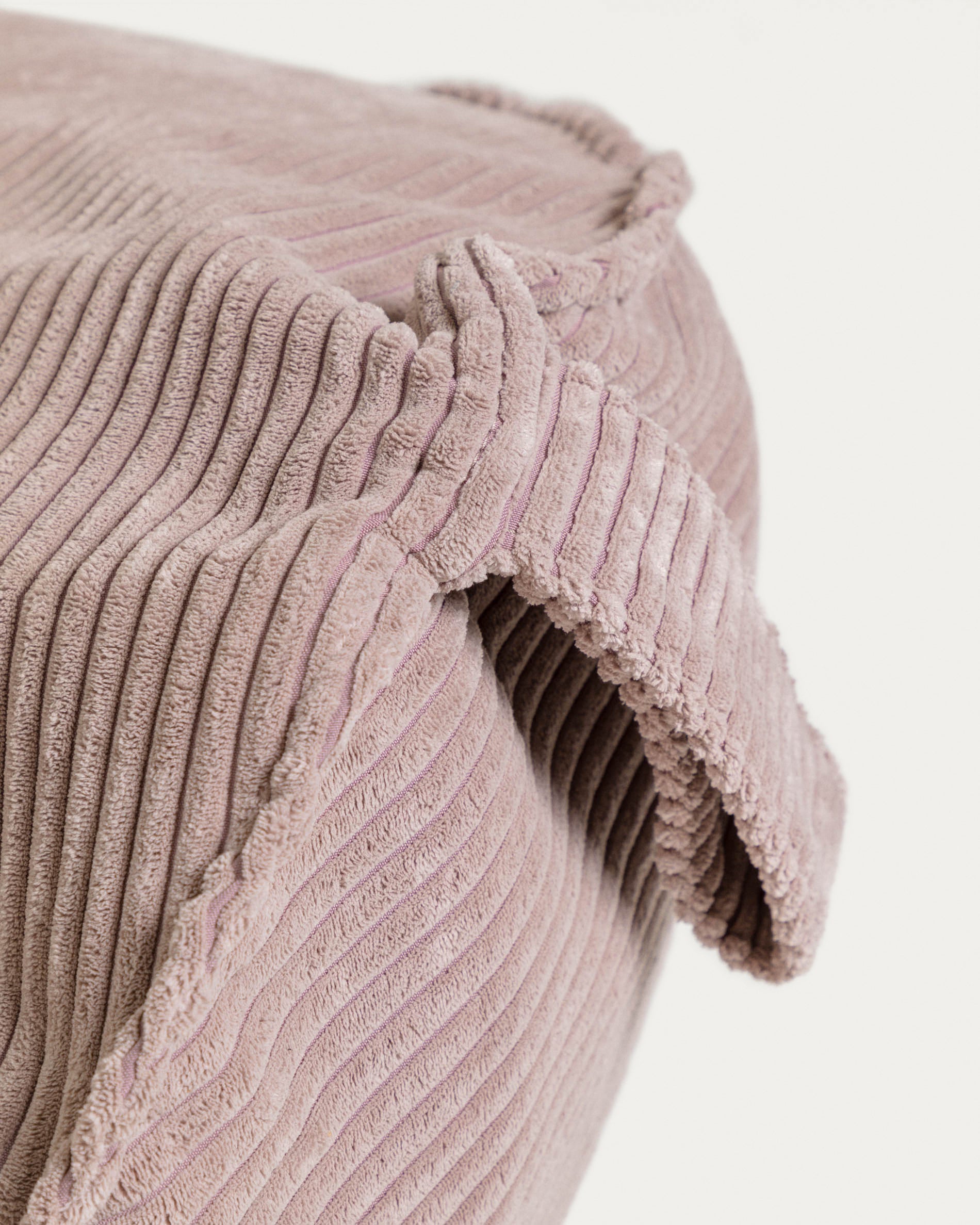 Wilma pouffe in pink wide seam corduroy, Ø 80 cm - Detail