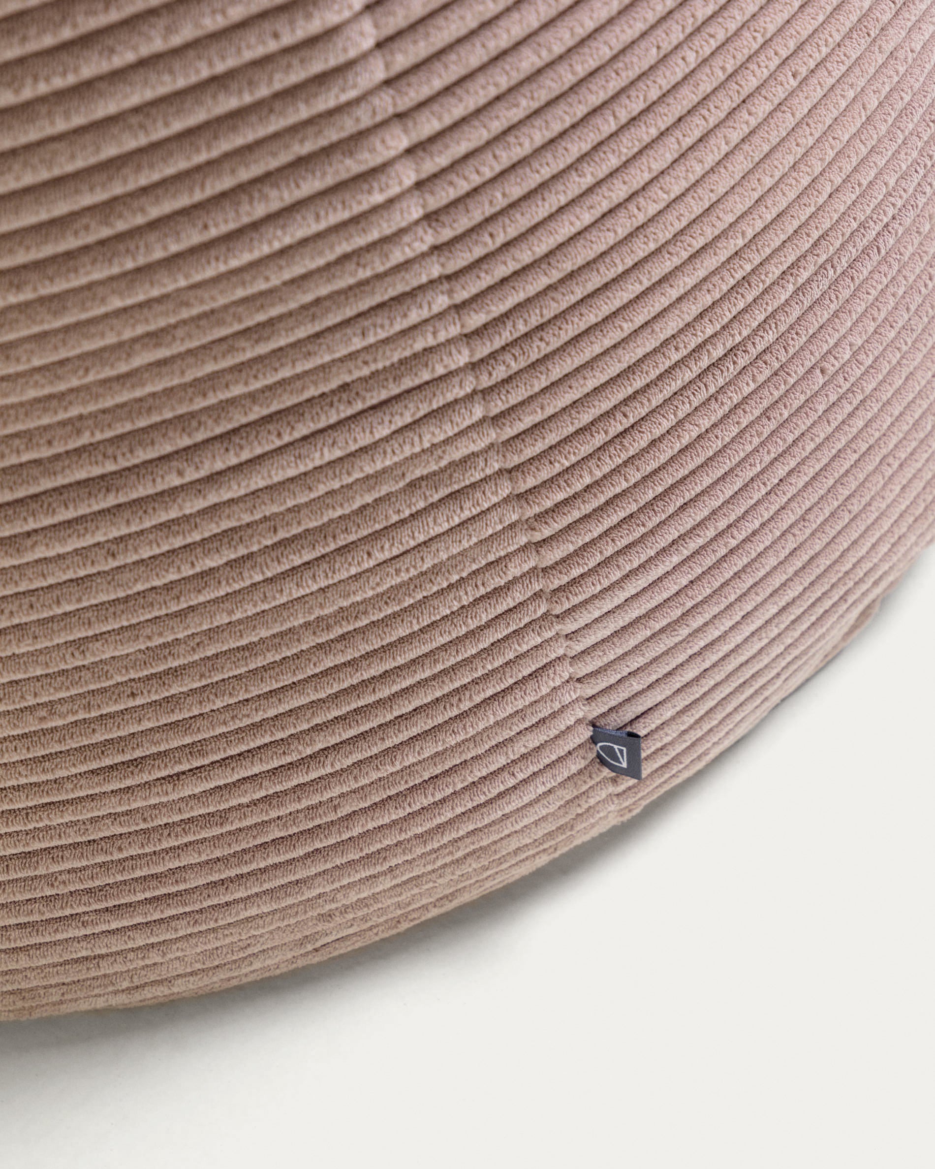 Wilma pouffe in pink wide seam corduroy, Ø 80 cm - Detail