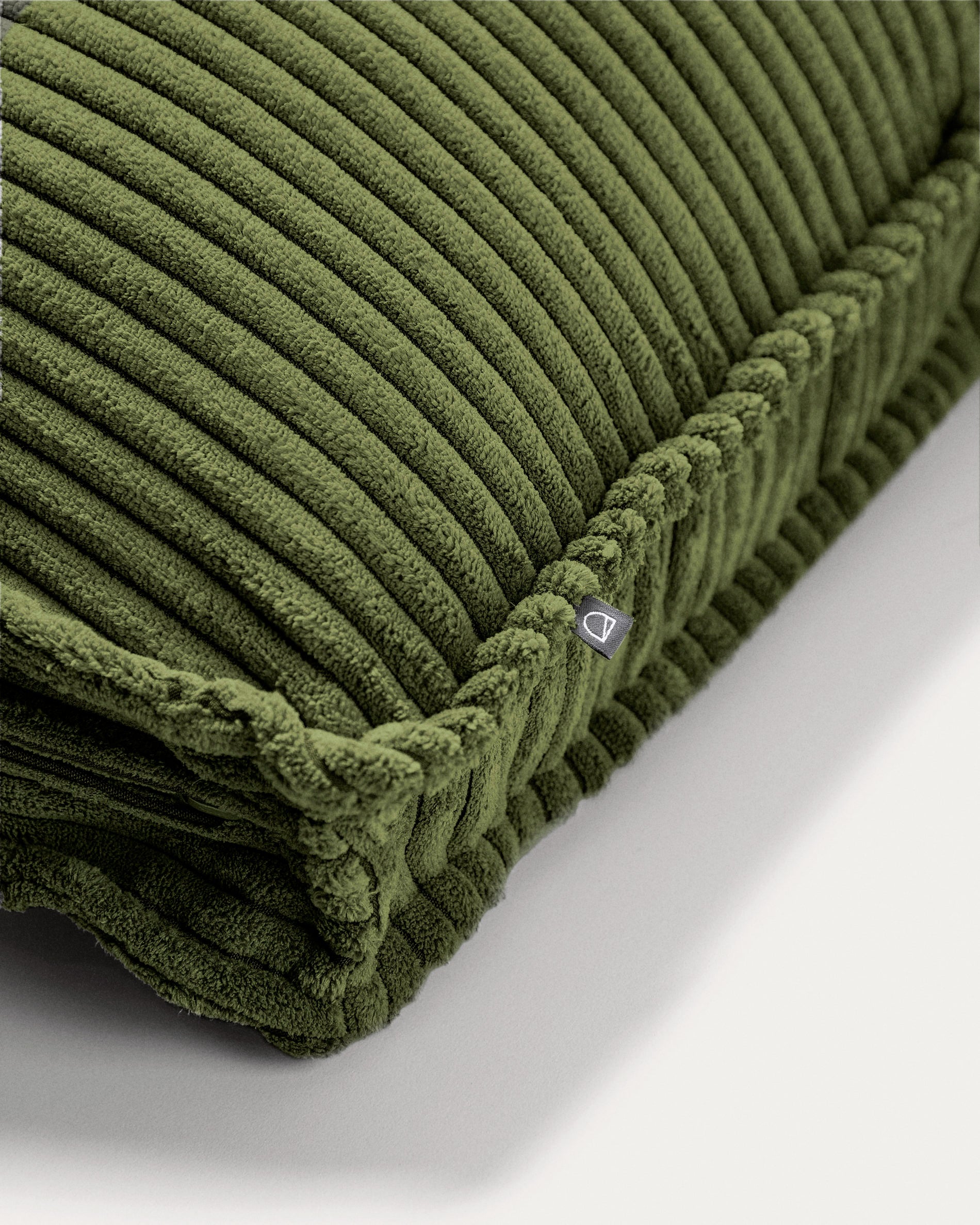 Blok cushion in green thick corduroy 40 x 60cm - Detail