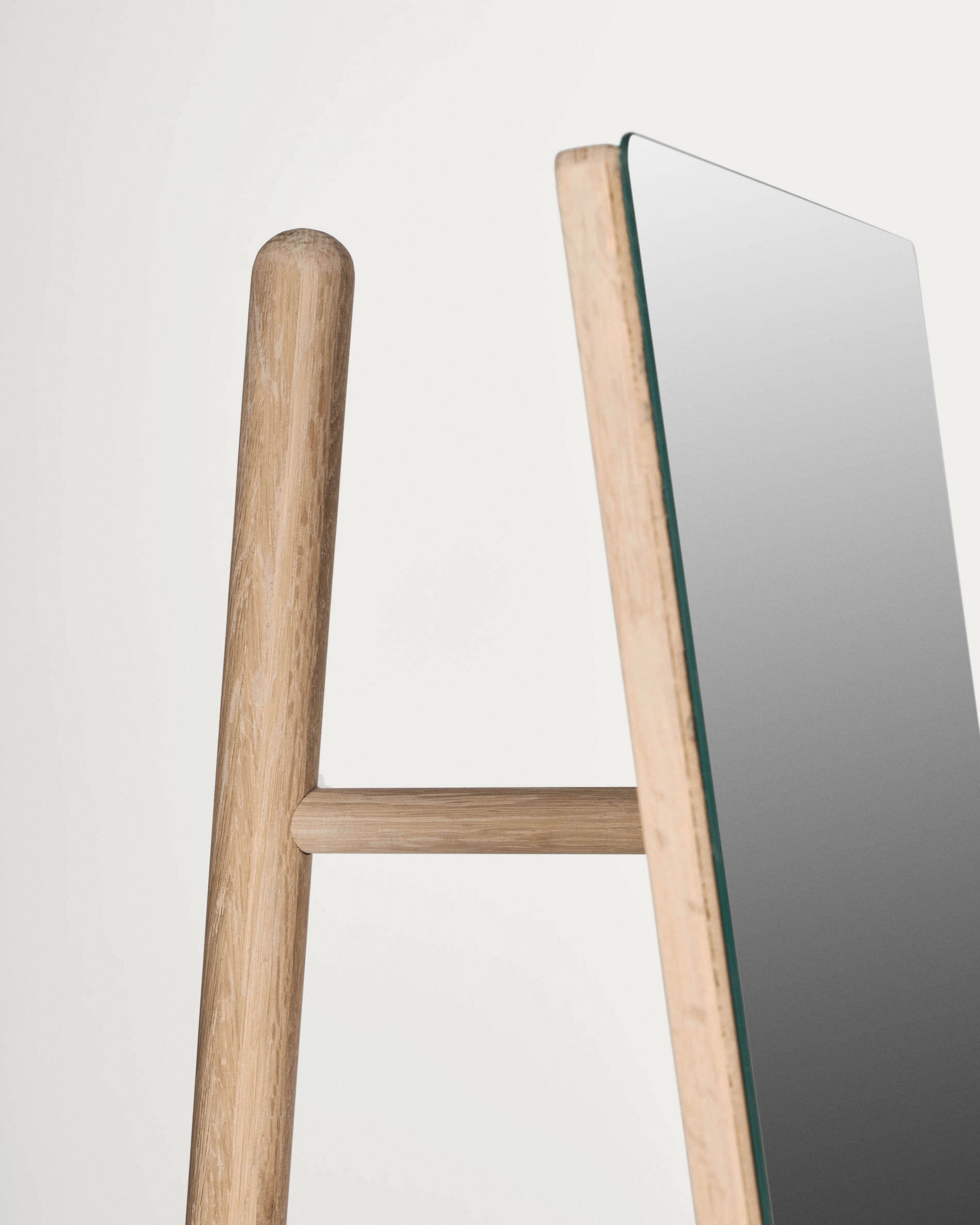 Keisy freestanding mirror 45 x 160 cm - Detail