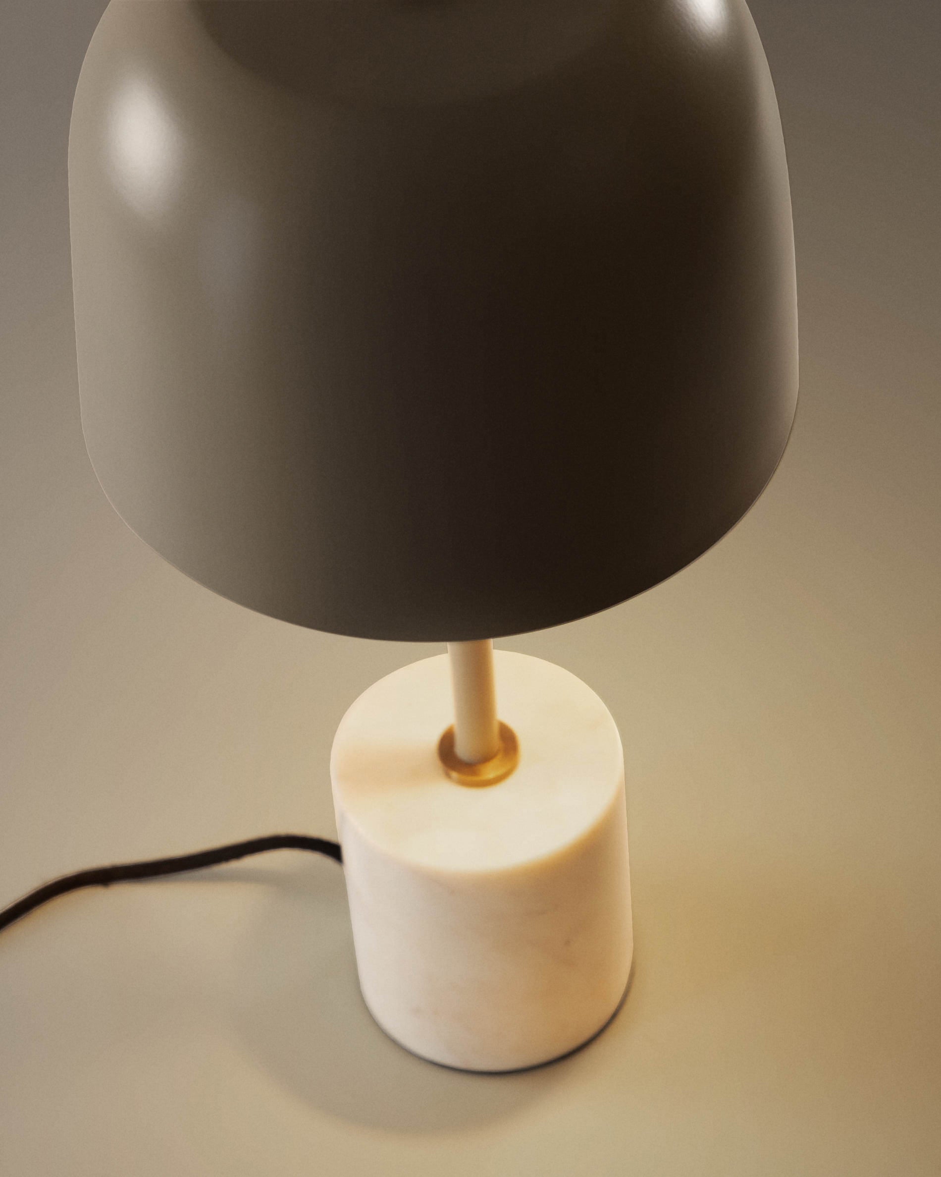 Alish table lamp in metal and marble - Detail