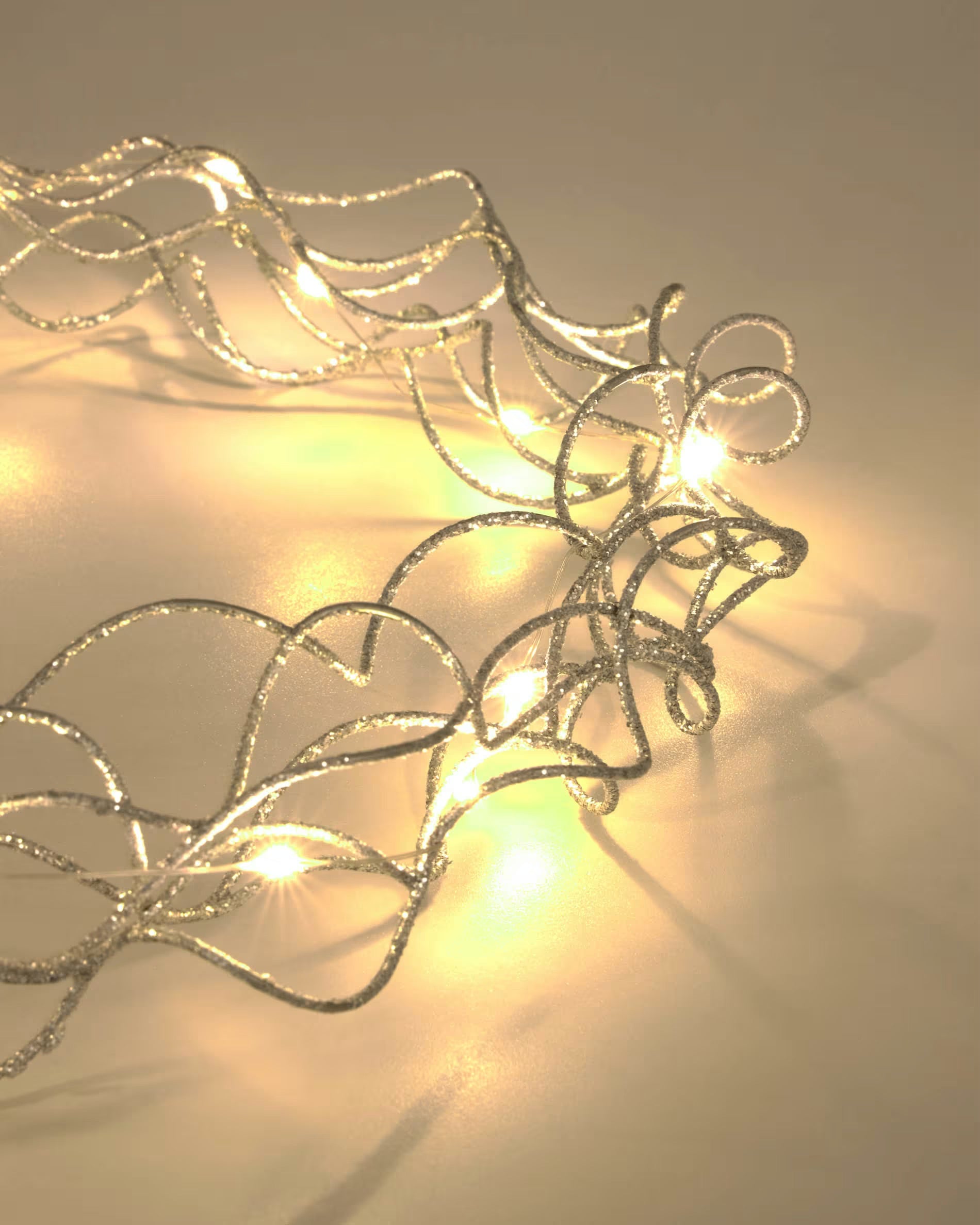 Nelsa illuminated wreath in silver coloured metal