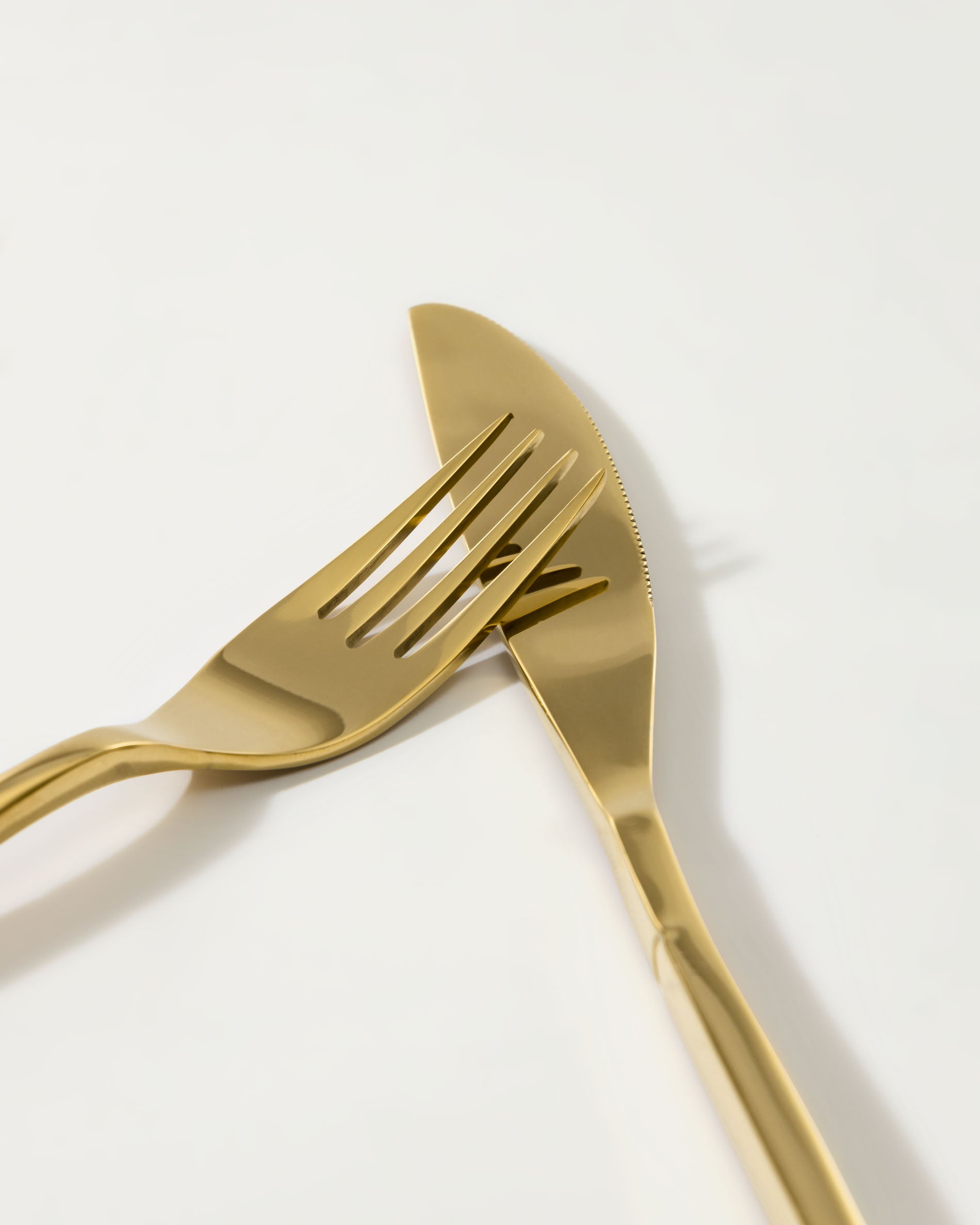 Lite square handle 16-piece golden cutlery set - Detail