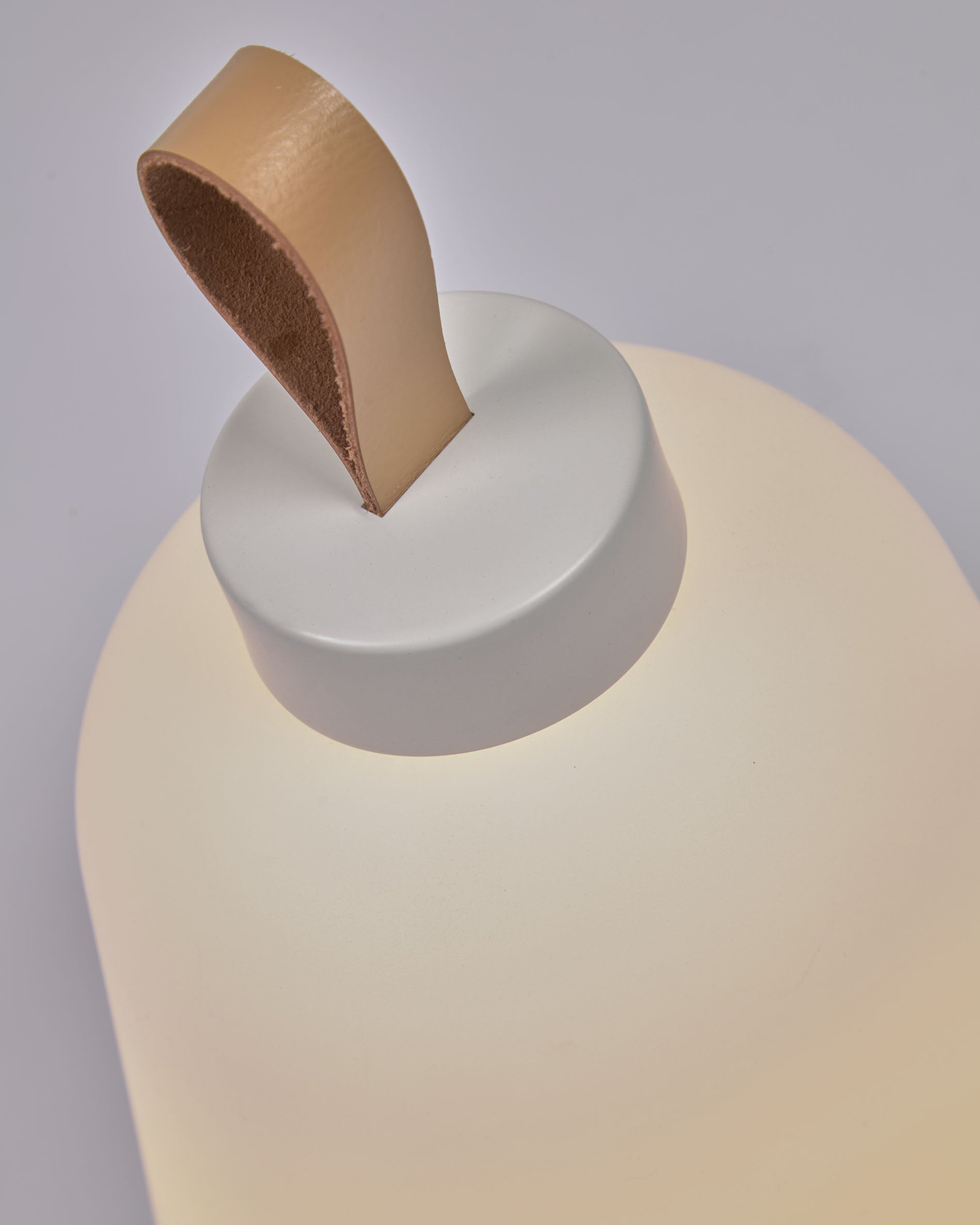 Udiya outdoor table lamp in polythene and metal white with white finish - Detail