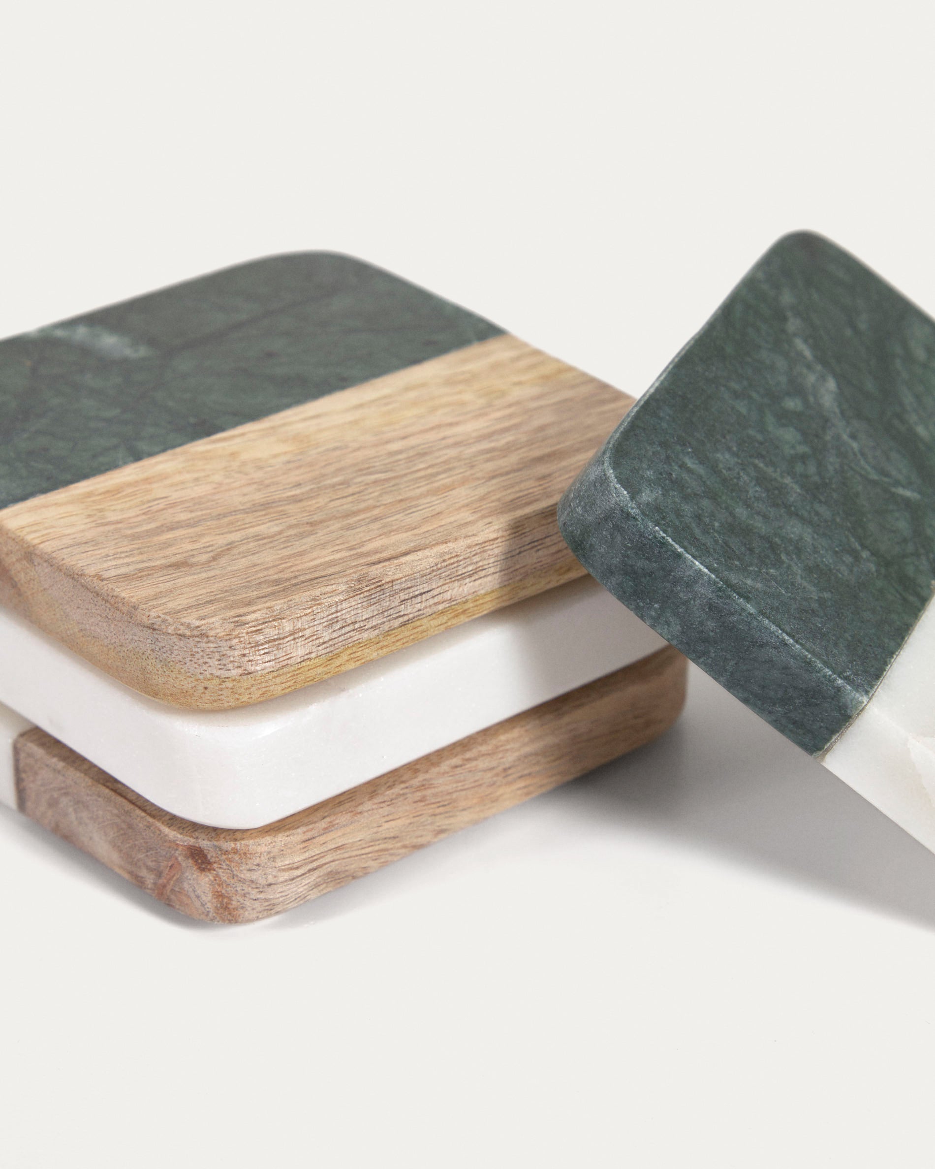 Wilmina set of 4 coasters in green stone and wood - Detail