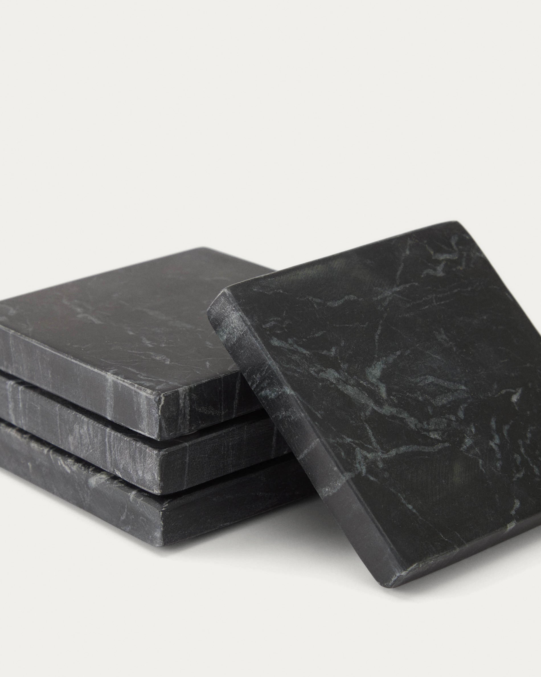 Johana 4 marble coasters set - Detail