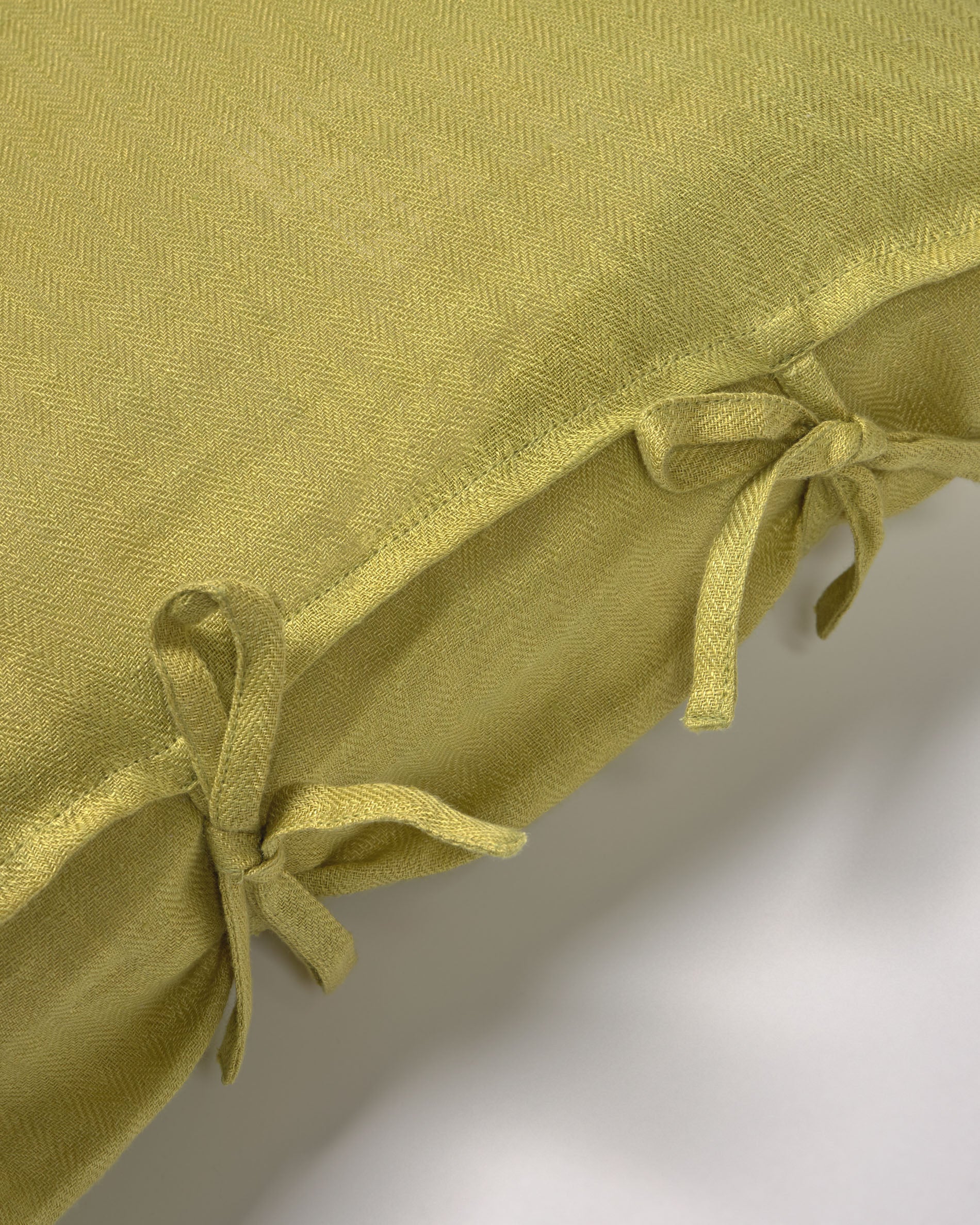 Tazu 100% linen cushion cover in green 45 x 45 cm - Detail