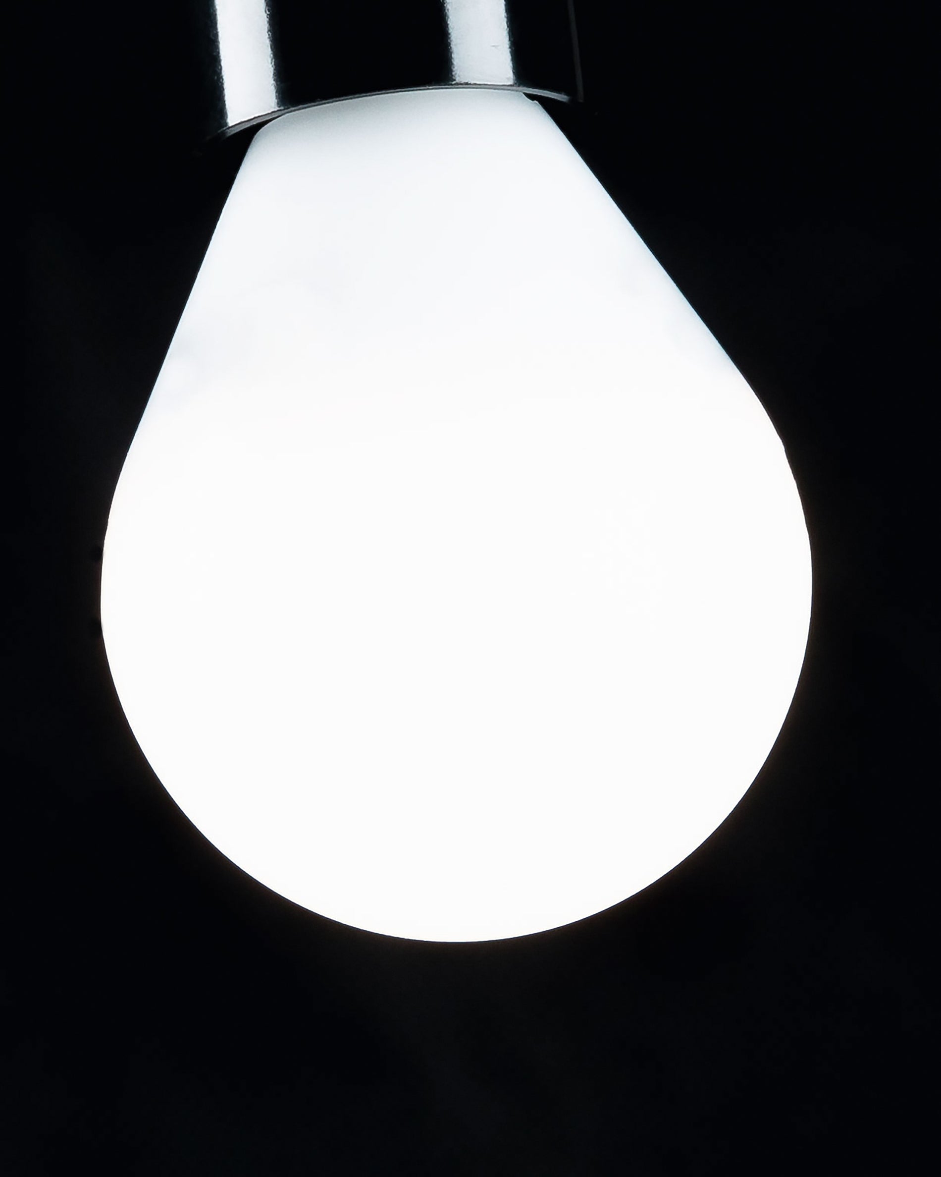 LED E14 4W 38 mm warm light bulb - Detail