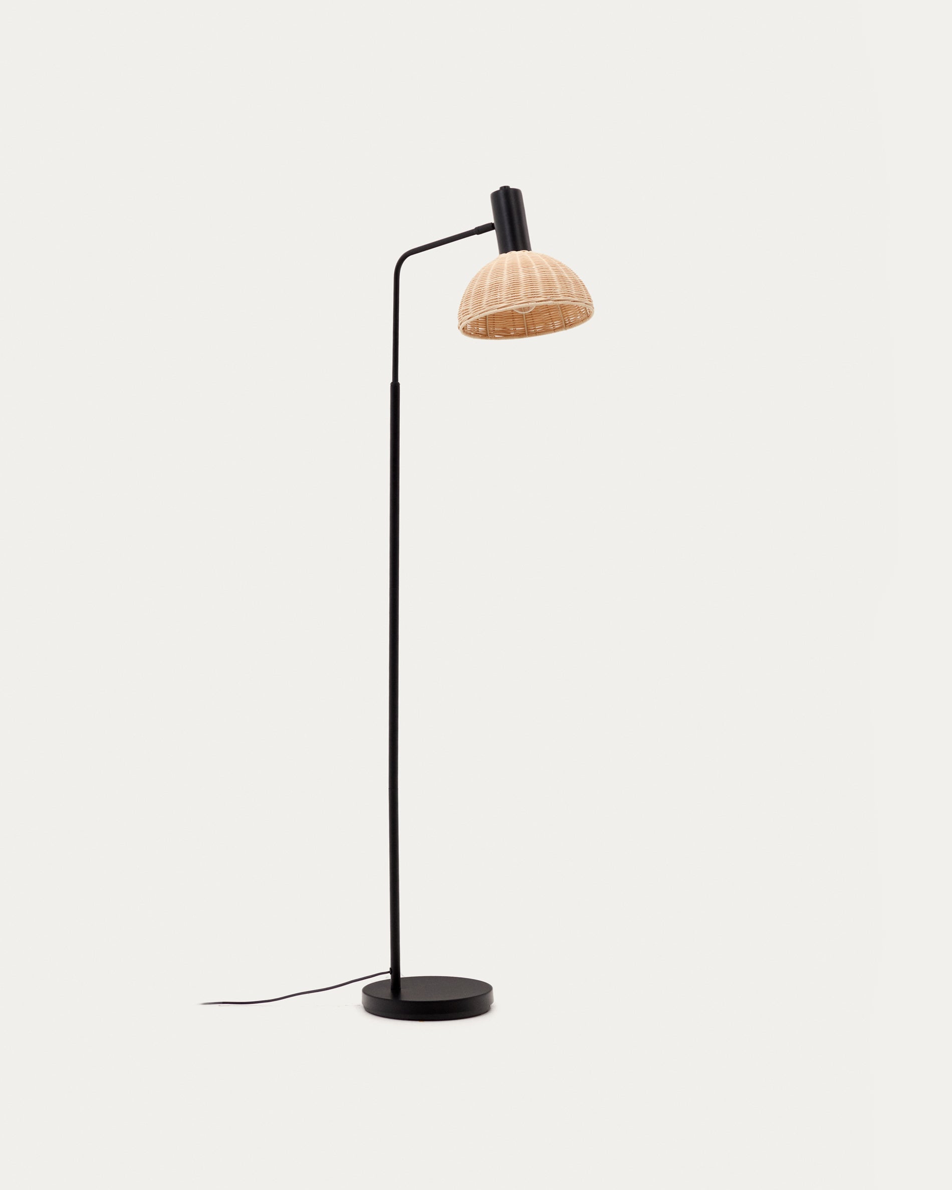 Damila floor lamp in rattan and black metal - Product View
