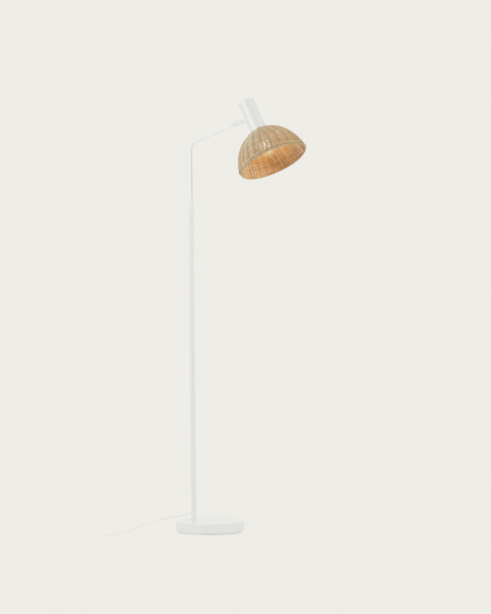 Damila floor lamp in metal with white finish and rattan with natural finish - Product View