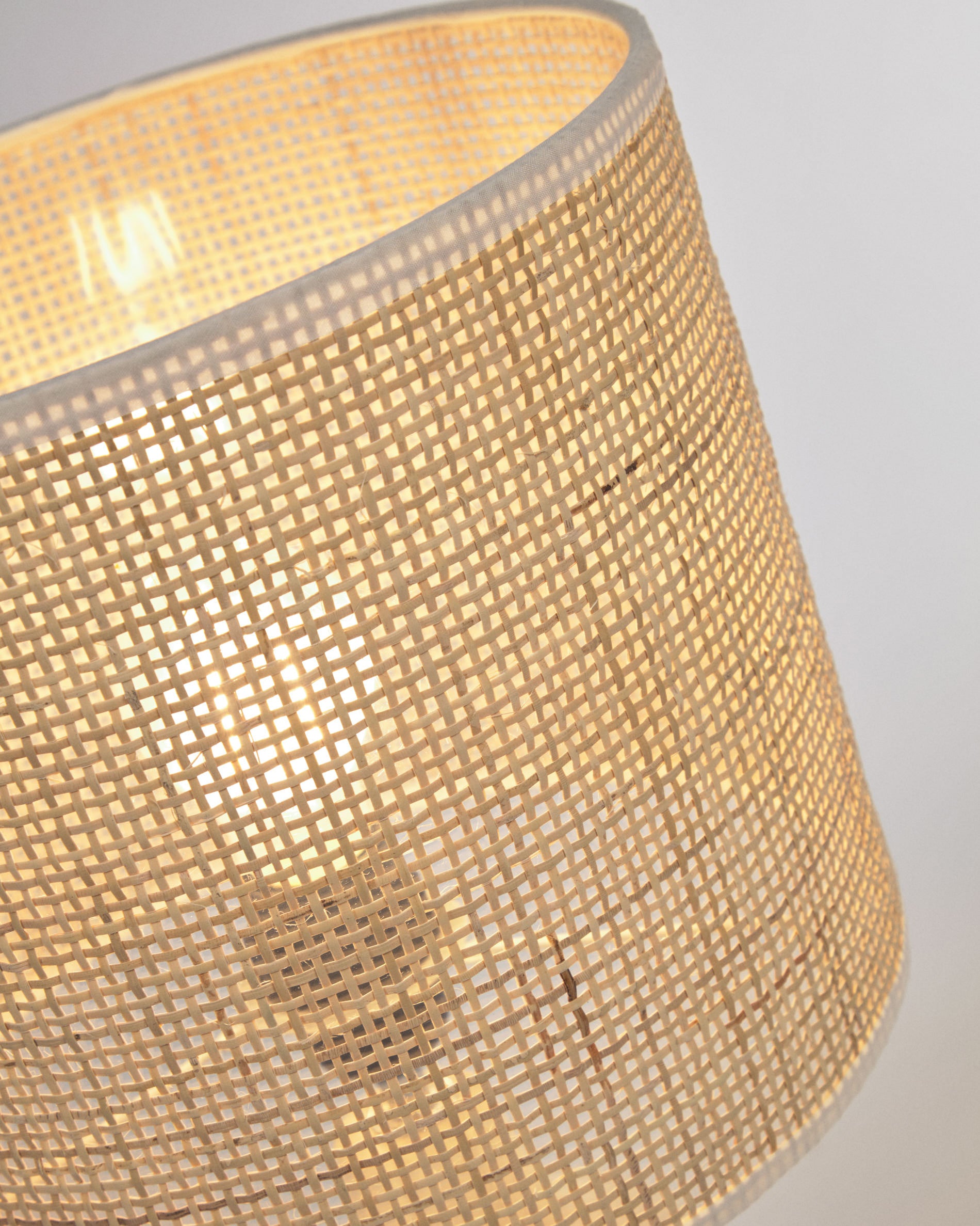 Erna table lamp in white ceramic and bamboo with natural finish - Detail