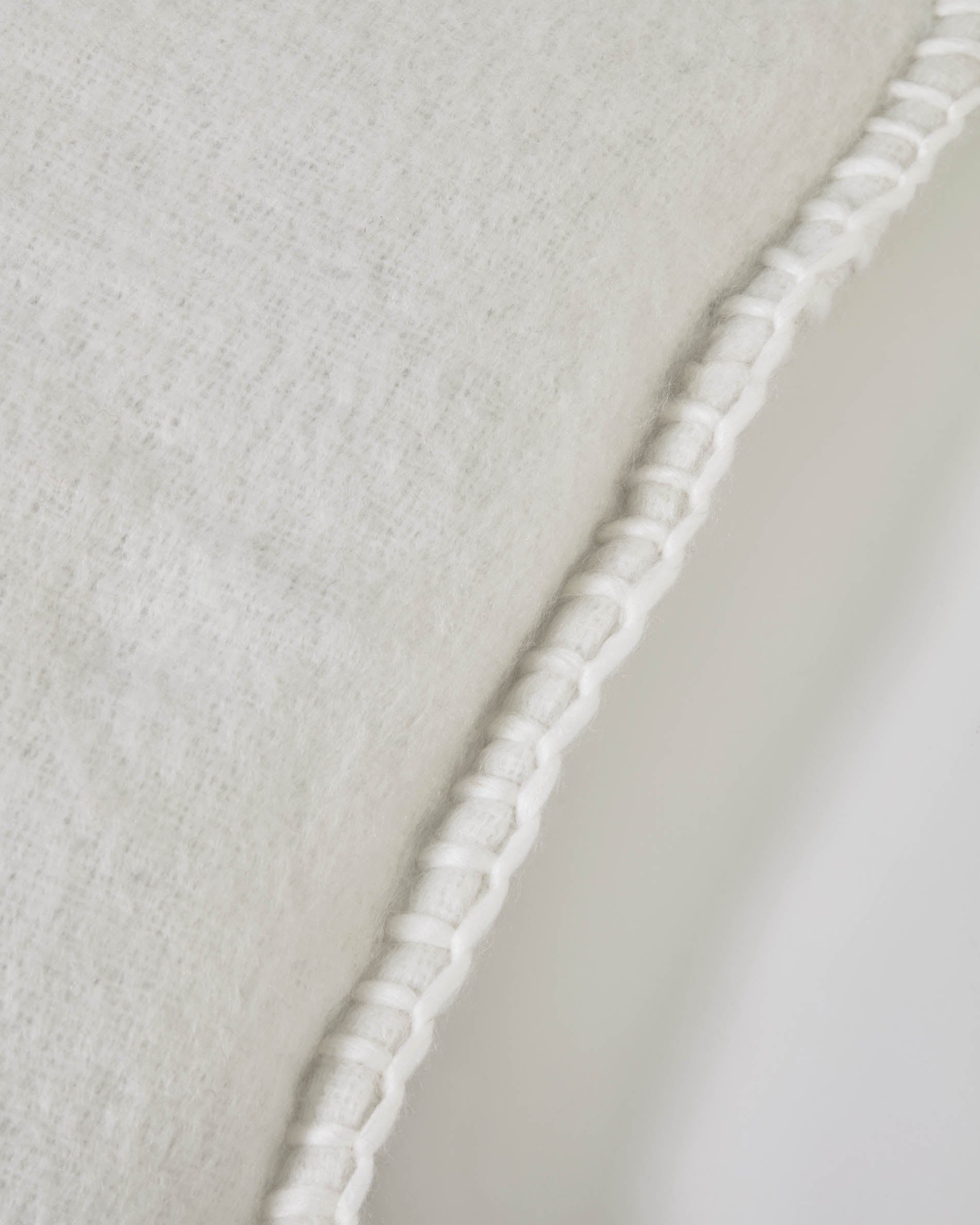 Augustina white cushion cover 45 x 45 cm - Detail