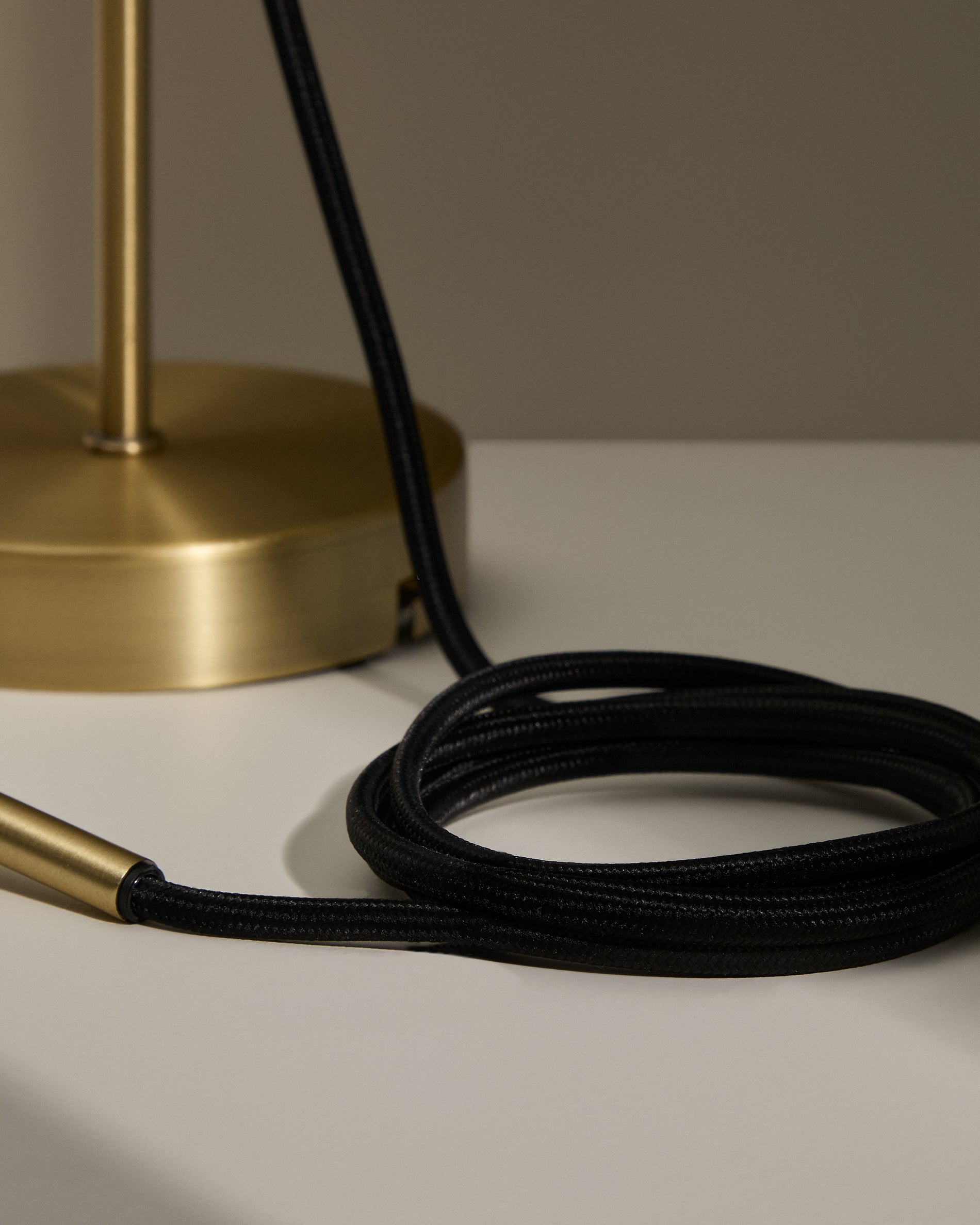 Fulvia ceiling lamp fixtures in metal with a gold finish 150 cm - Detail