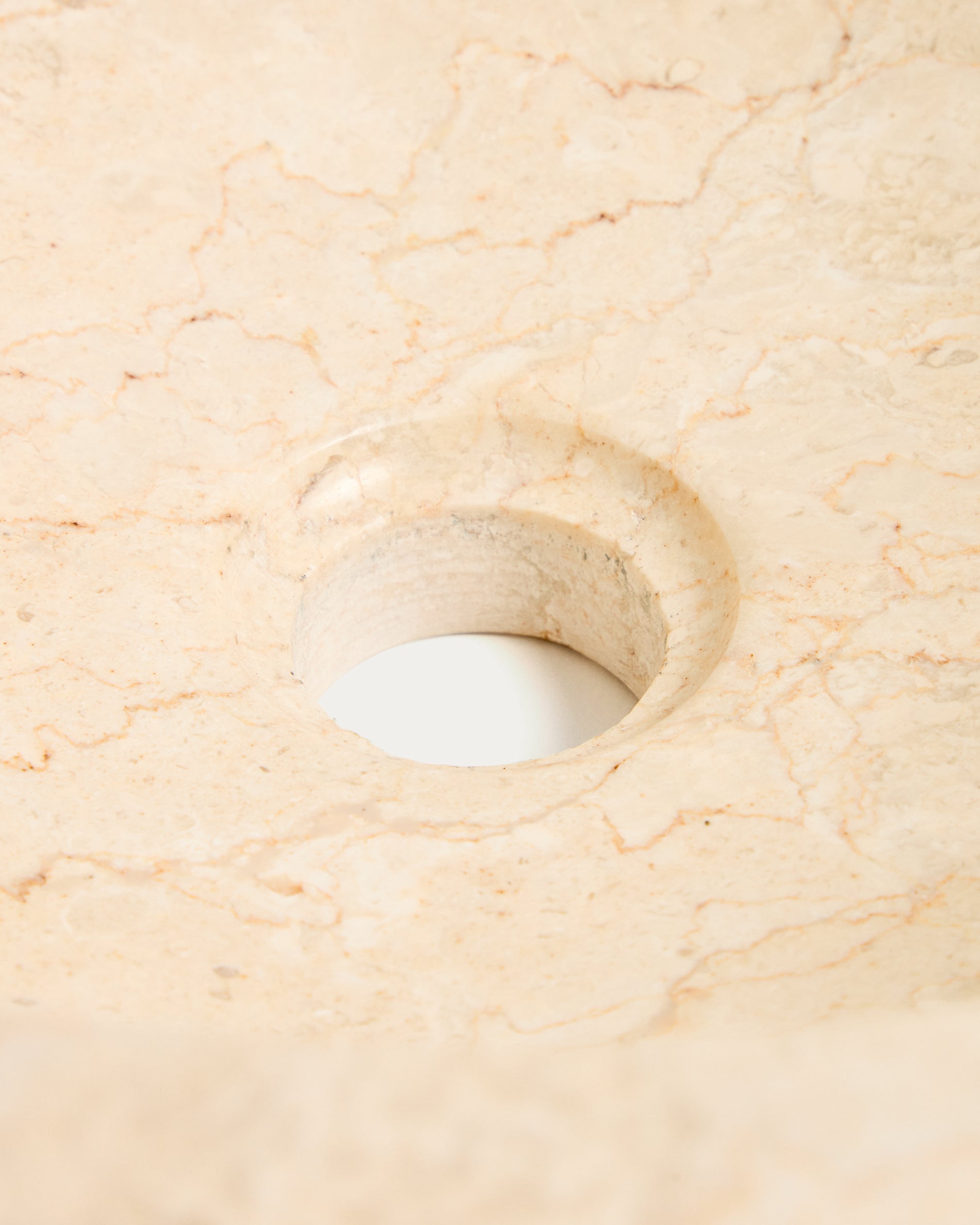 Orvane beige marble countertop washbasin Ø 40cm - Detail