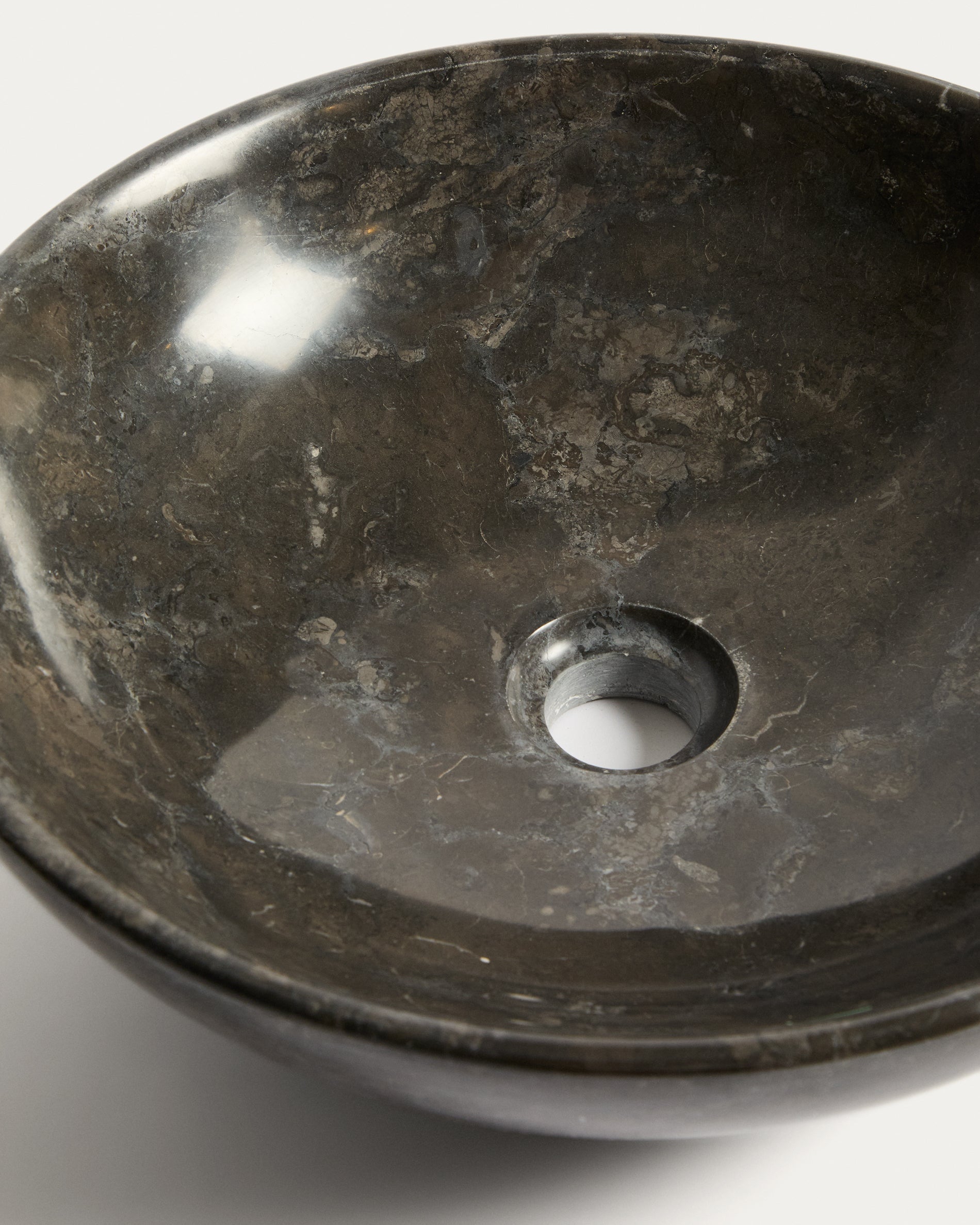Darnen grey marble countertop washbasin Ø 40cm - Detail