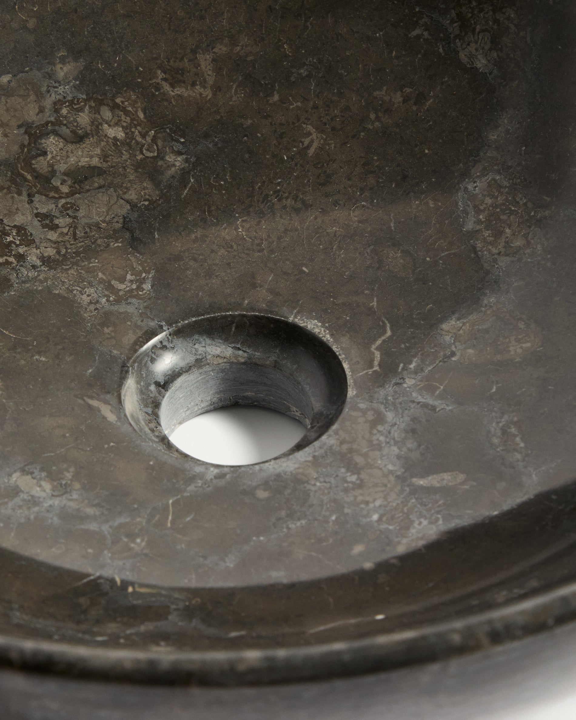 Darnen grey marble countertop washbasin Ø 40cm - Detail