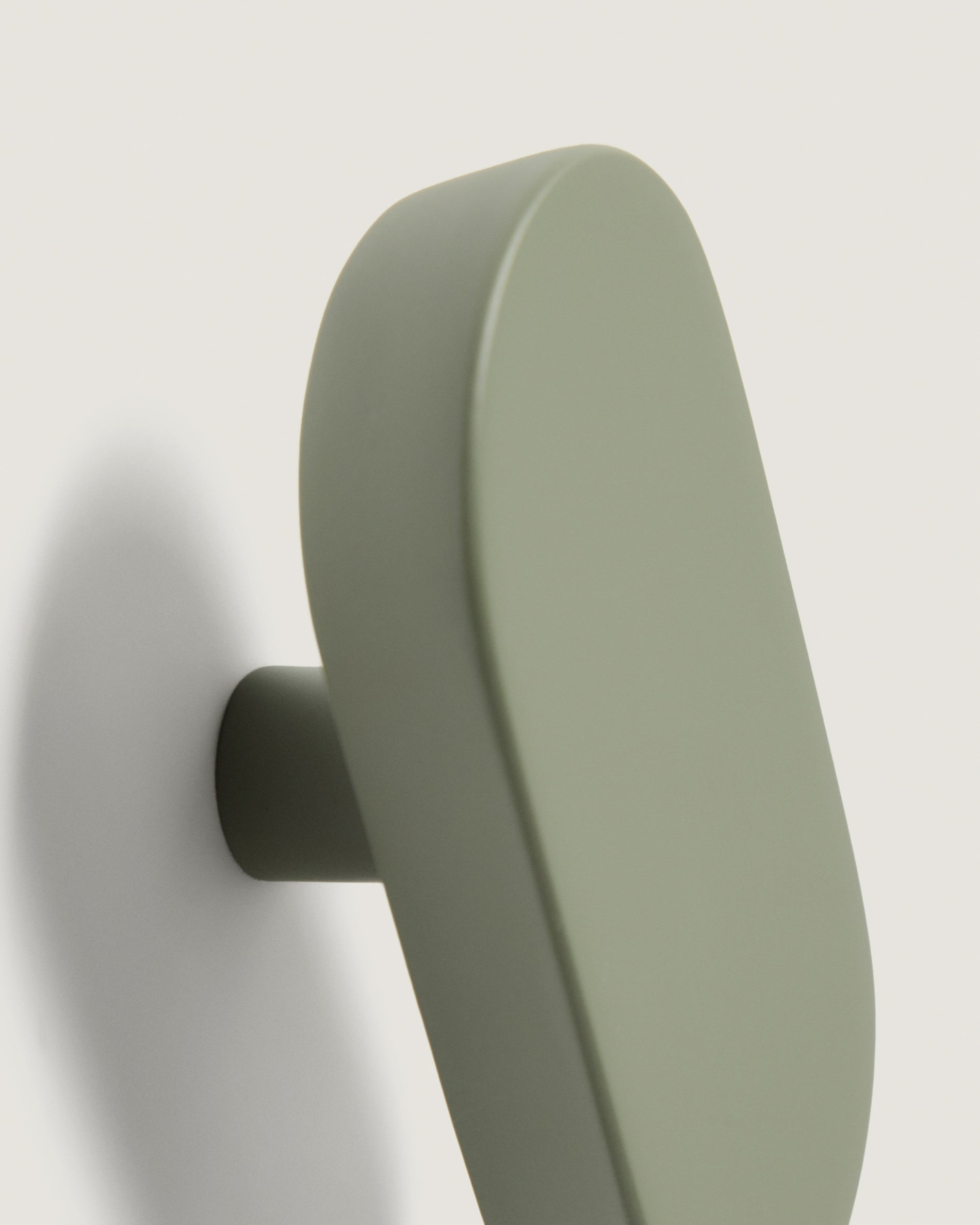 Arely set of 2 solid beech wood hangers with green lacquer finish 6.5 cm/10 cm - Detail
