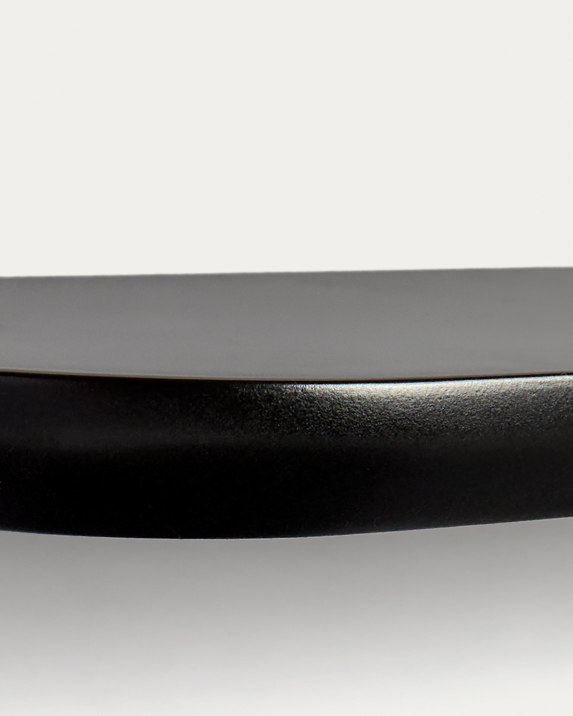 Arely set of 2 MDF shelves with black lacquer finish 35 cm/55 cm - Detail