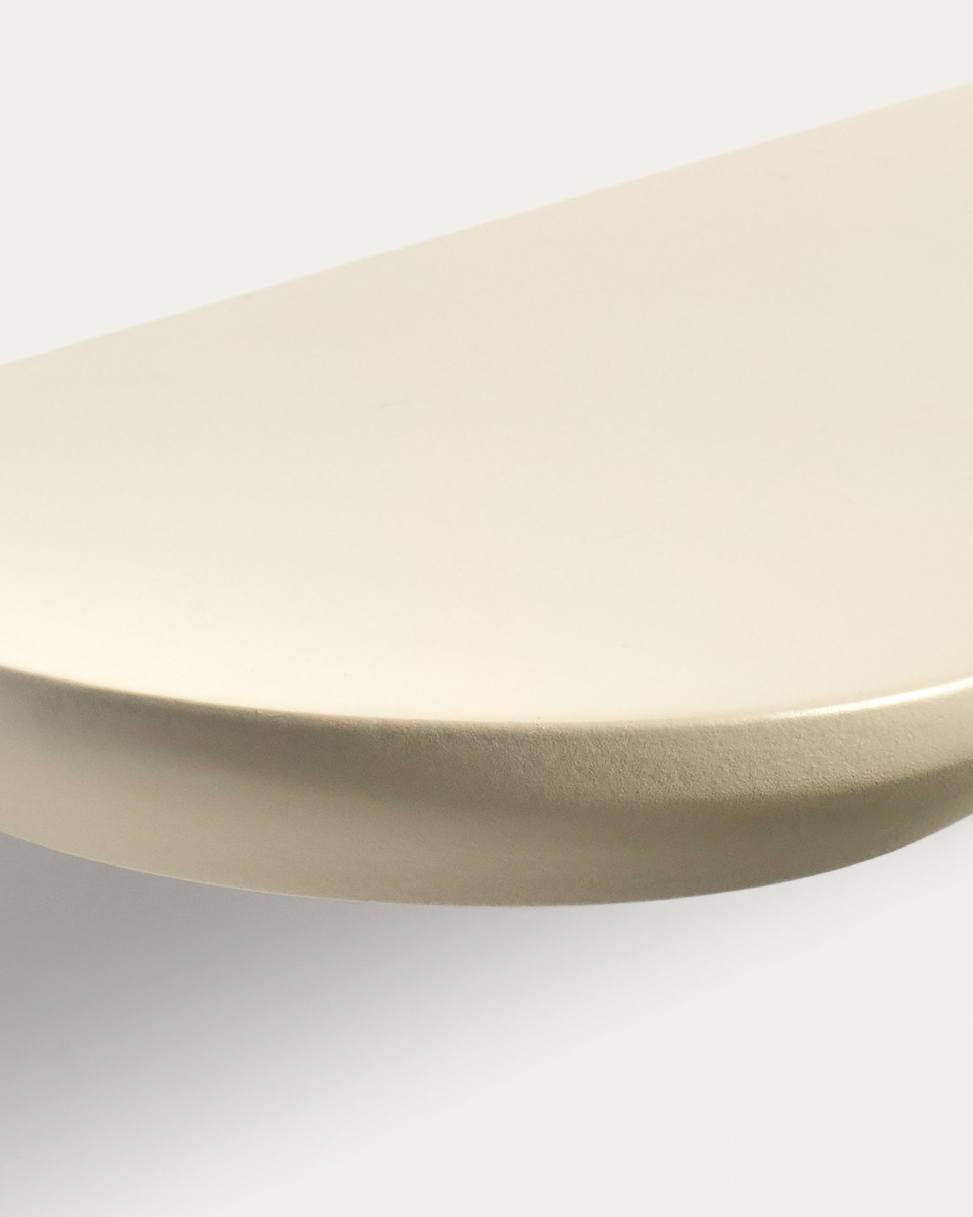 Arely set of 2 MDF shelves with beige lacquer finish 35 cm/55 cm - Detail