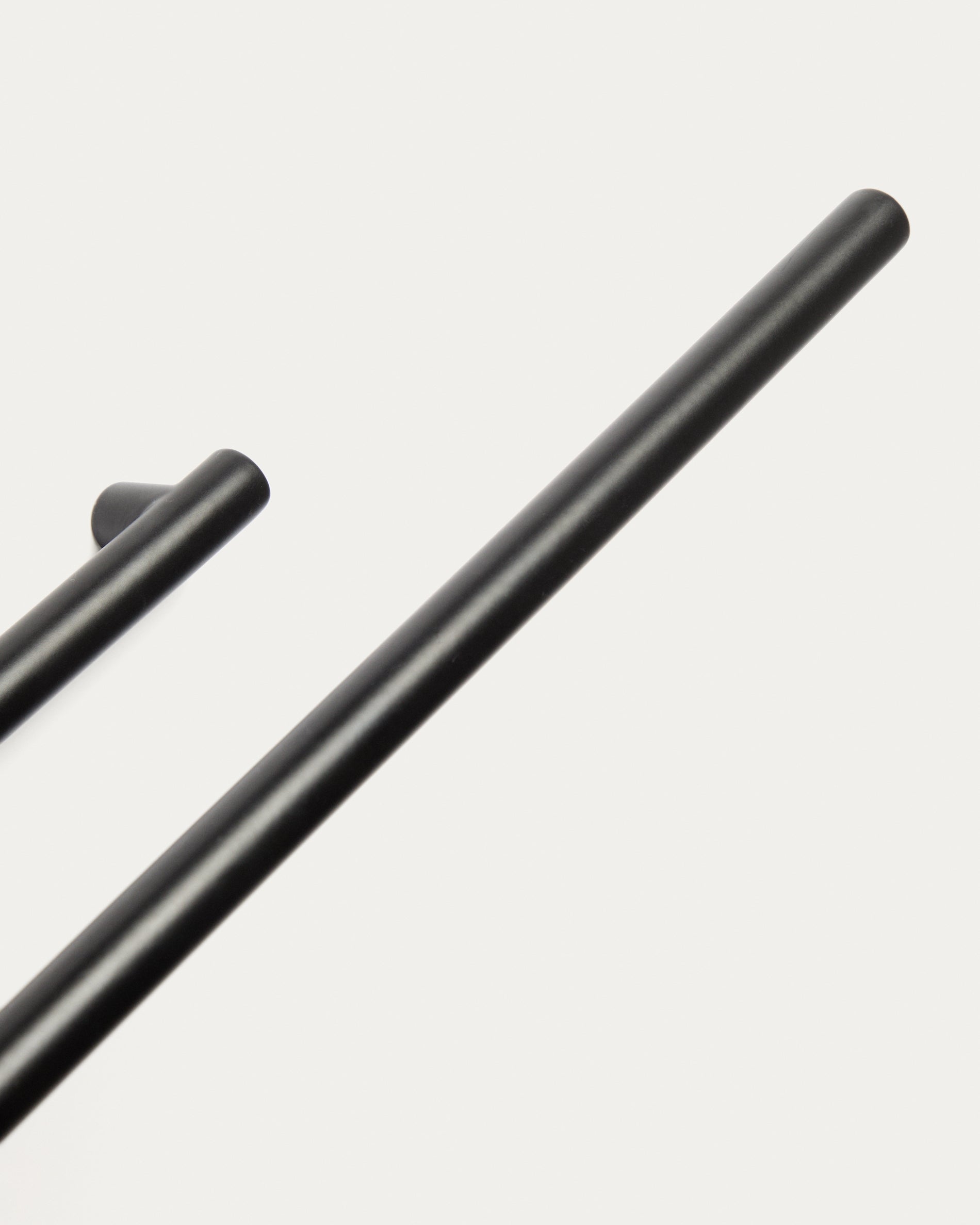 Black metal Arely towel rail - Detail