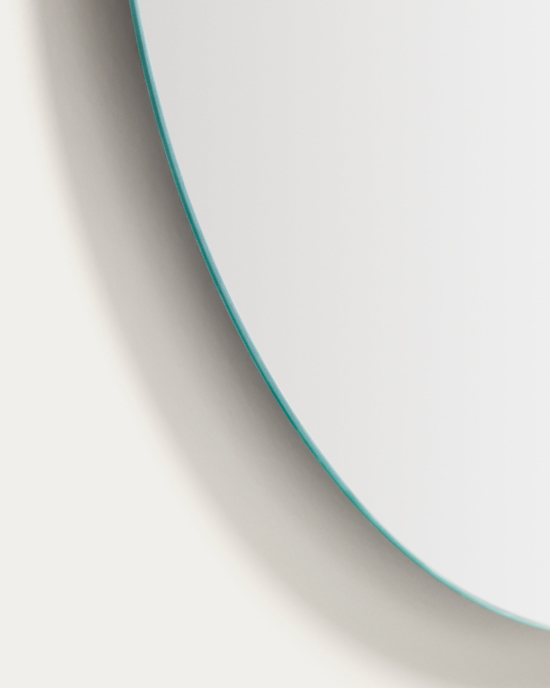 Donia oval bathroom mirror 80 x 50cm - Detail