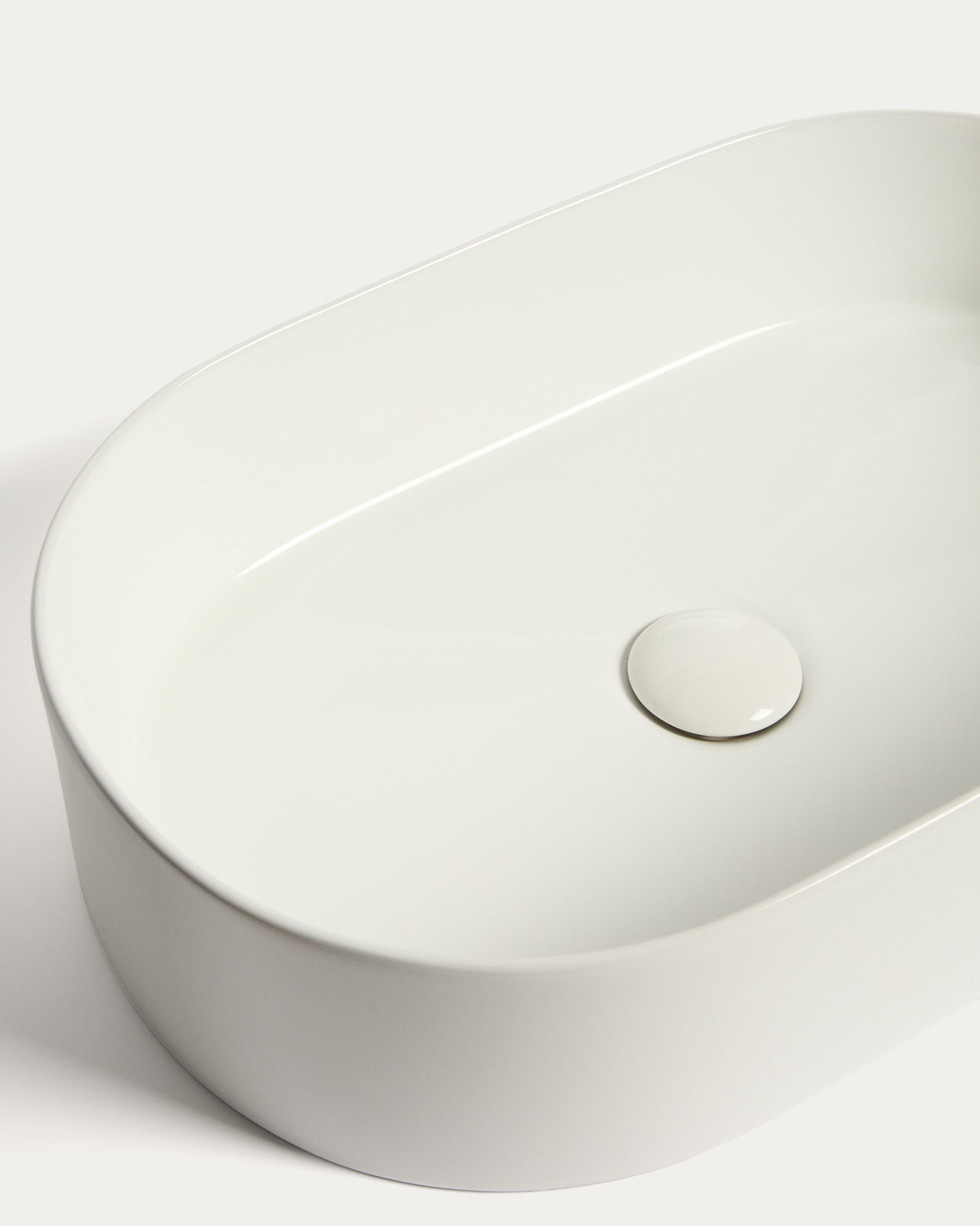 Ovara countertop basin in white glazed ceramic 50 x 31 cm - Detail