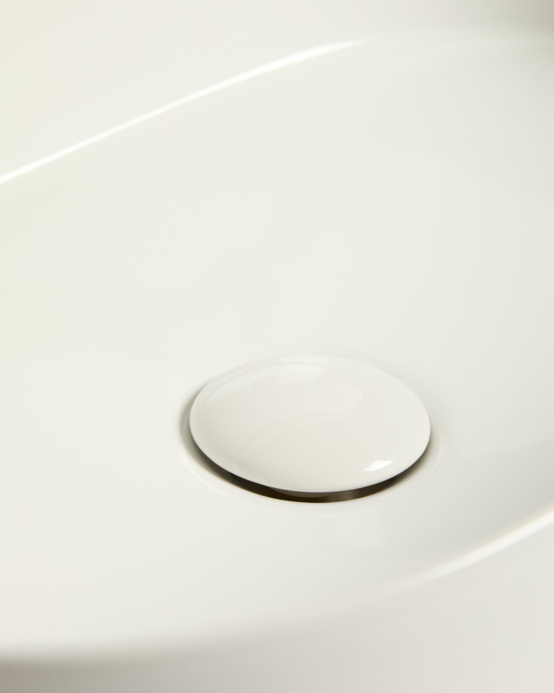 Ovara countertop basin in white glazed ceramic 50 x 31 cm - Detail
