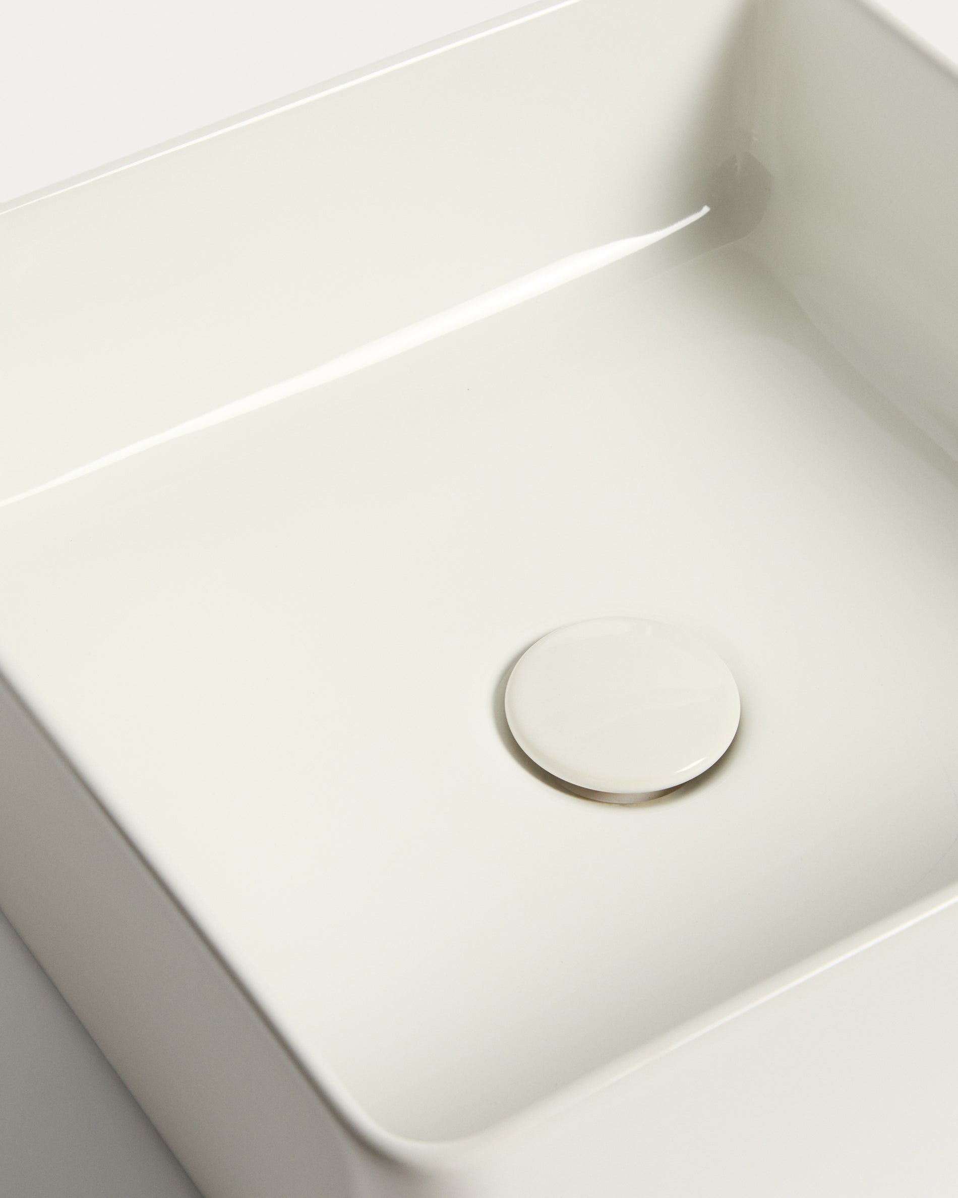 Ovara countertop basin in white glazed ceramic 36.5 x 36.5 cm - Detail