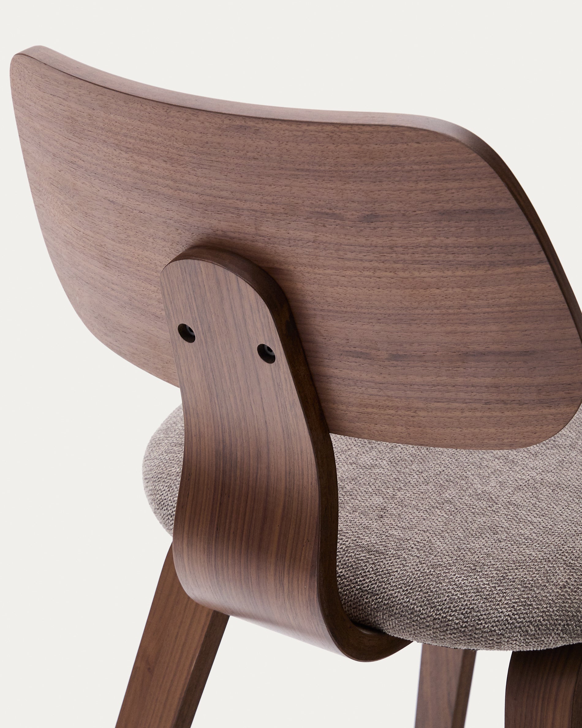 Gena chair in walnut veneer and beige chenille - Detail