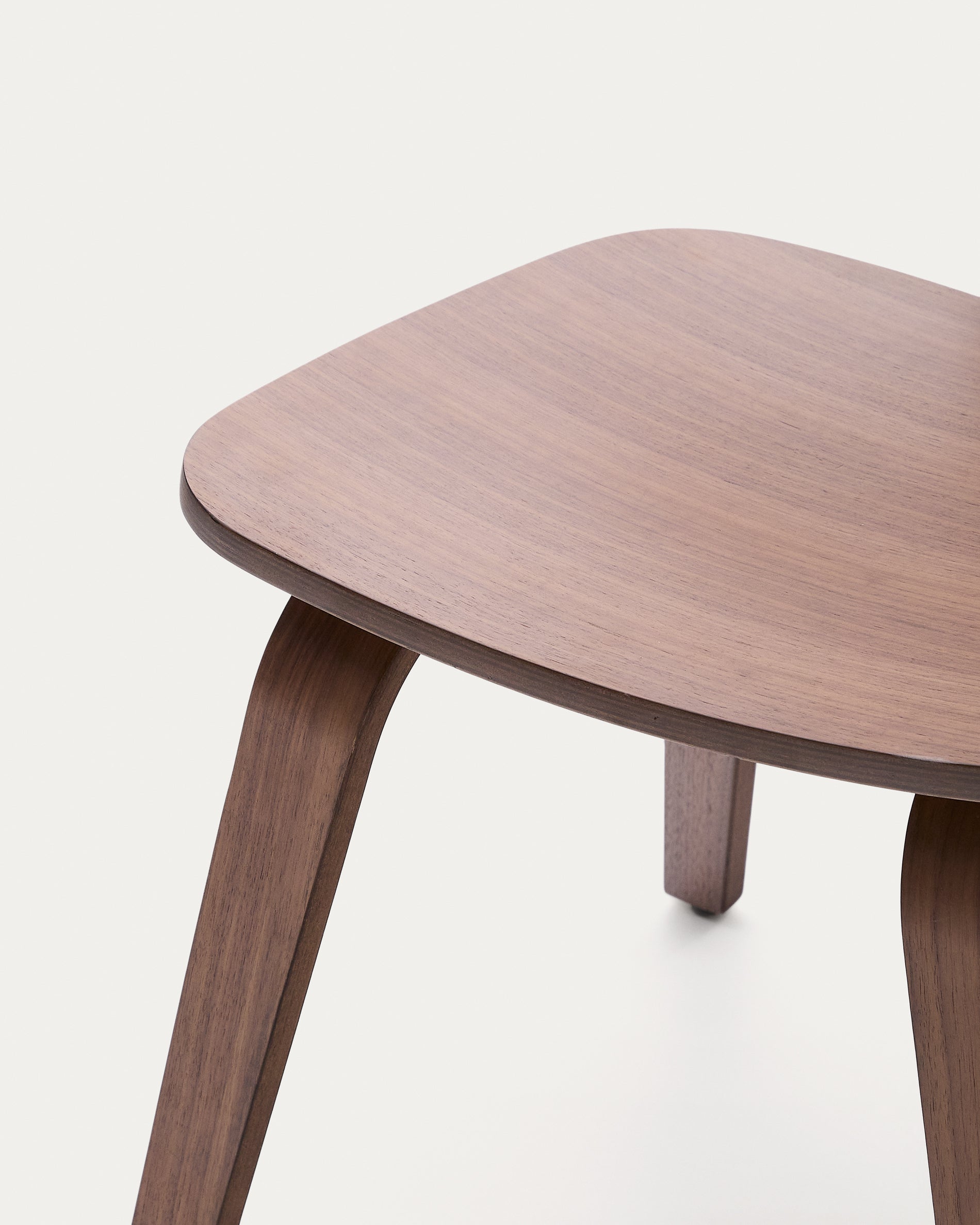 Gena chair in walnut veneer - Detail