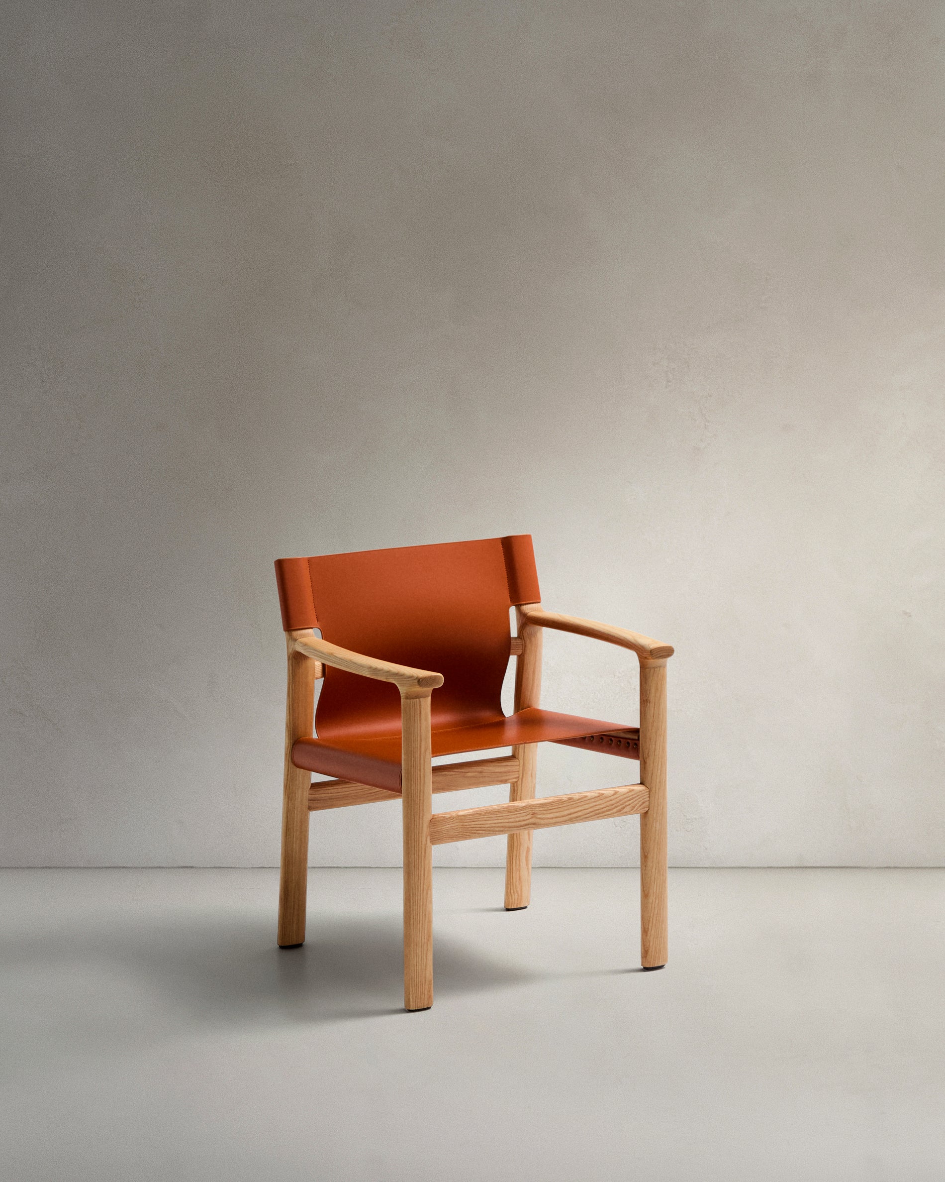 Jan chair made of light brown recycled leather fibres and FSC 100% solid ash wood with natural tone finish - Product View