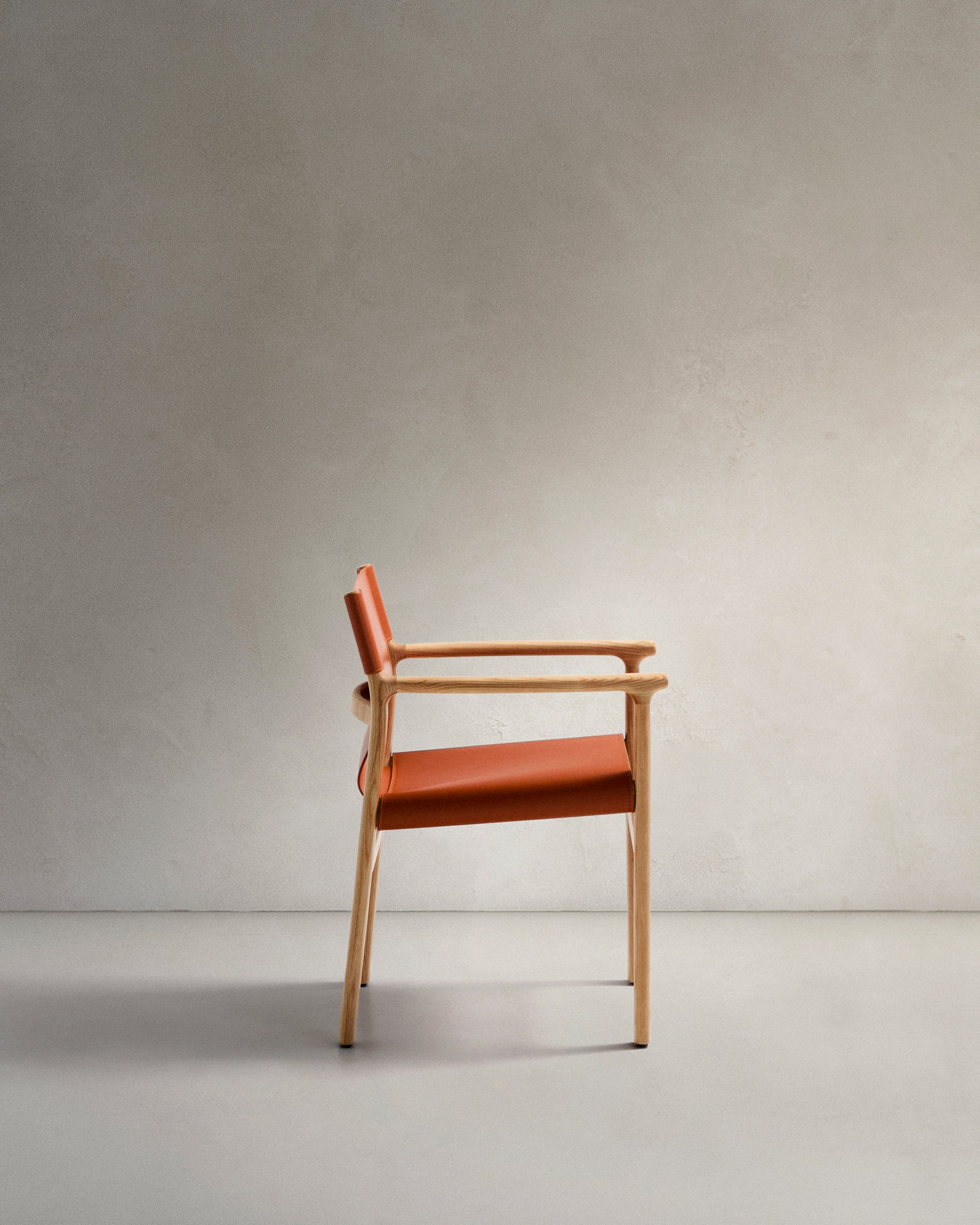 Jan chair made of light brown recycled leather fibres and FSC 100% solid ash wood with natural tone finish - Product View