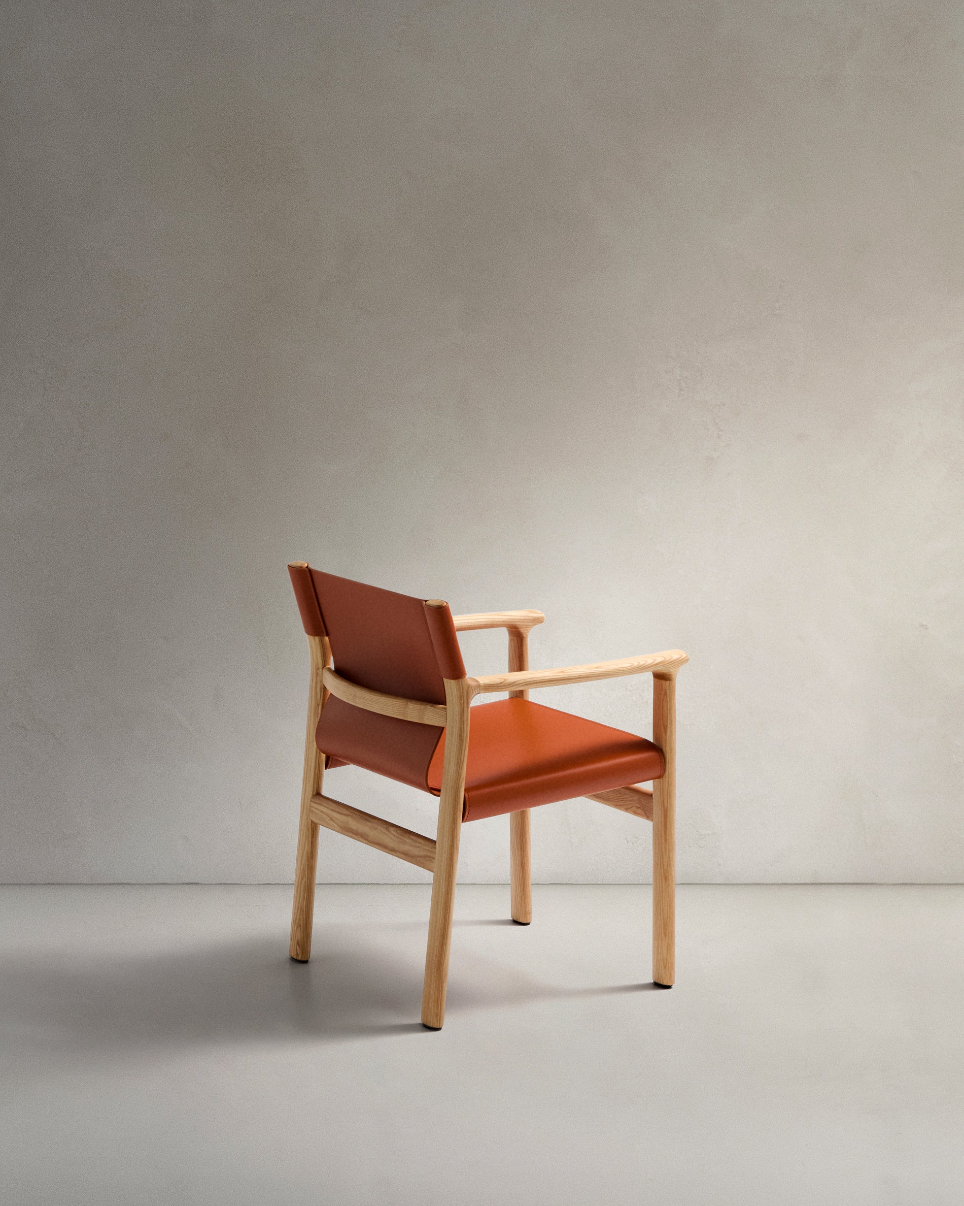 Jan chair made of light brown recycled leather fibres and FSC 100% solid ash wood with natural tone finish - Product View