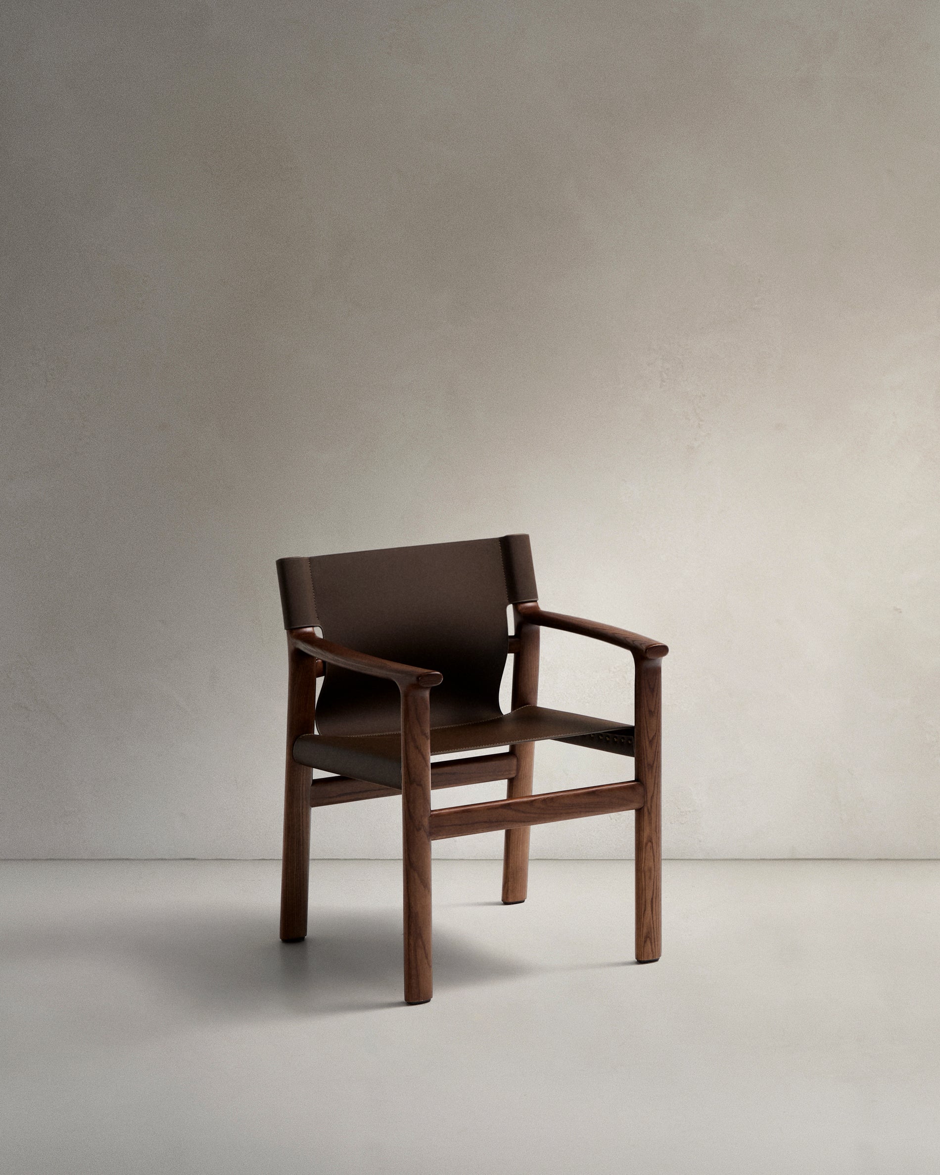 Jan chair made of dark brown recycled leather fibres and FSC 100% solid ash wood with walnut-coloured finish - Product View