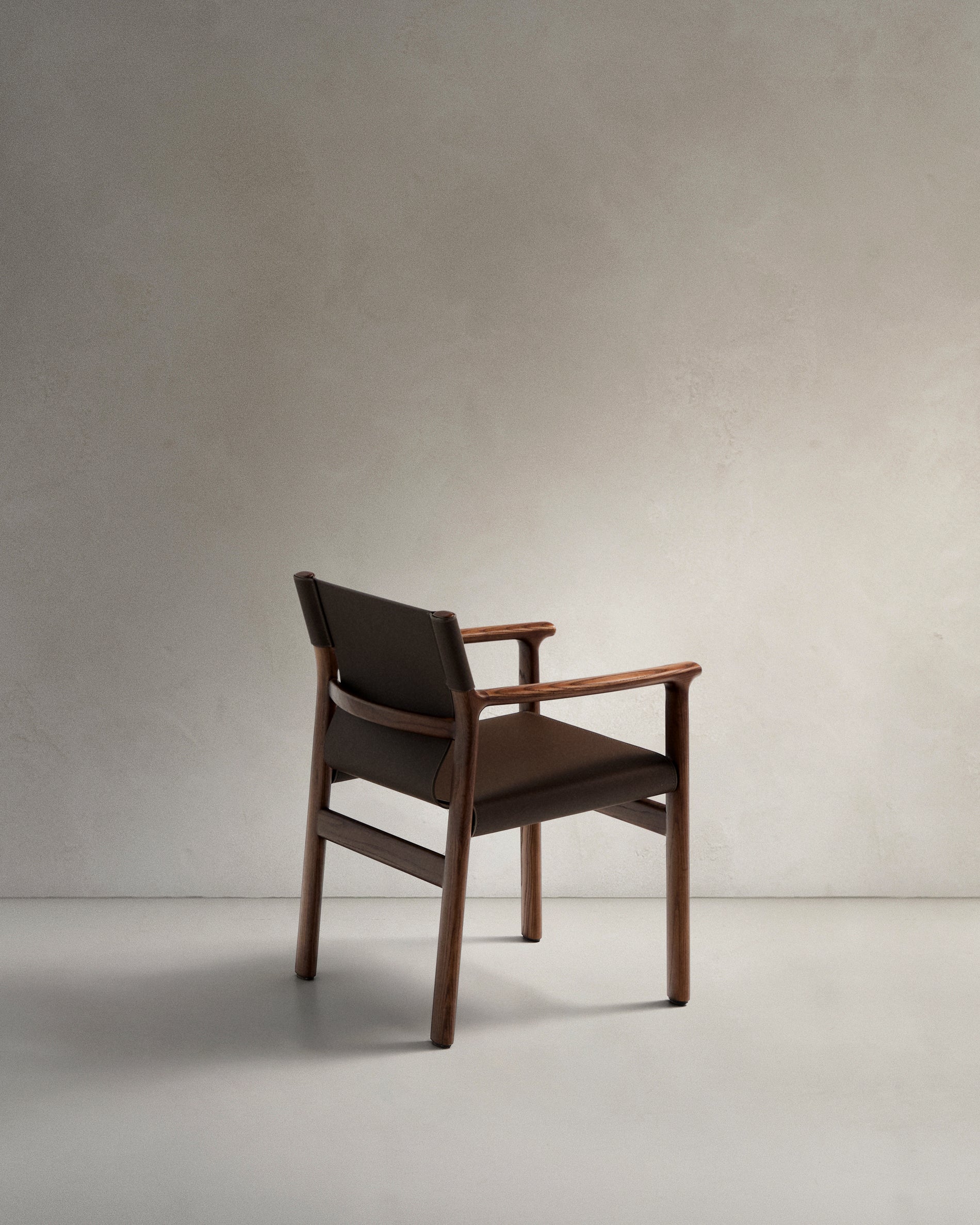Jan chair made of dark brown recycled leather fibres and FSC 100% solid ash wood with walnut-coloured finish - Product View