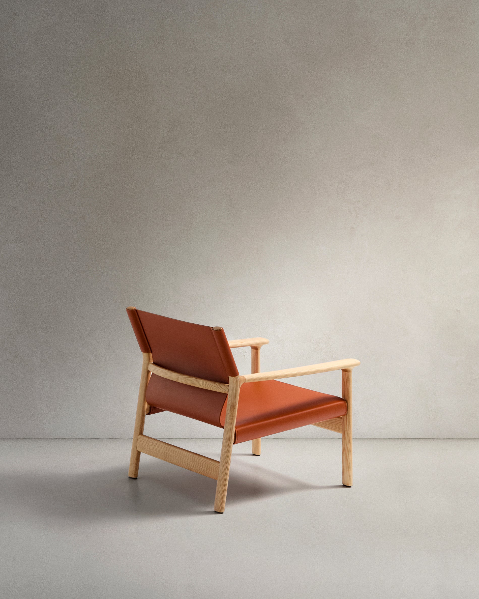 Jan armchair made of light brown recycled leather fibres and FSC 100% solid ash wood with natural tone finish - Product View