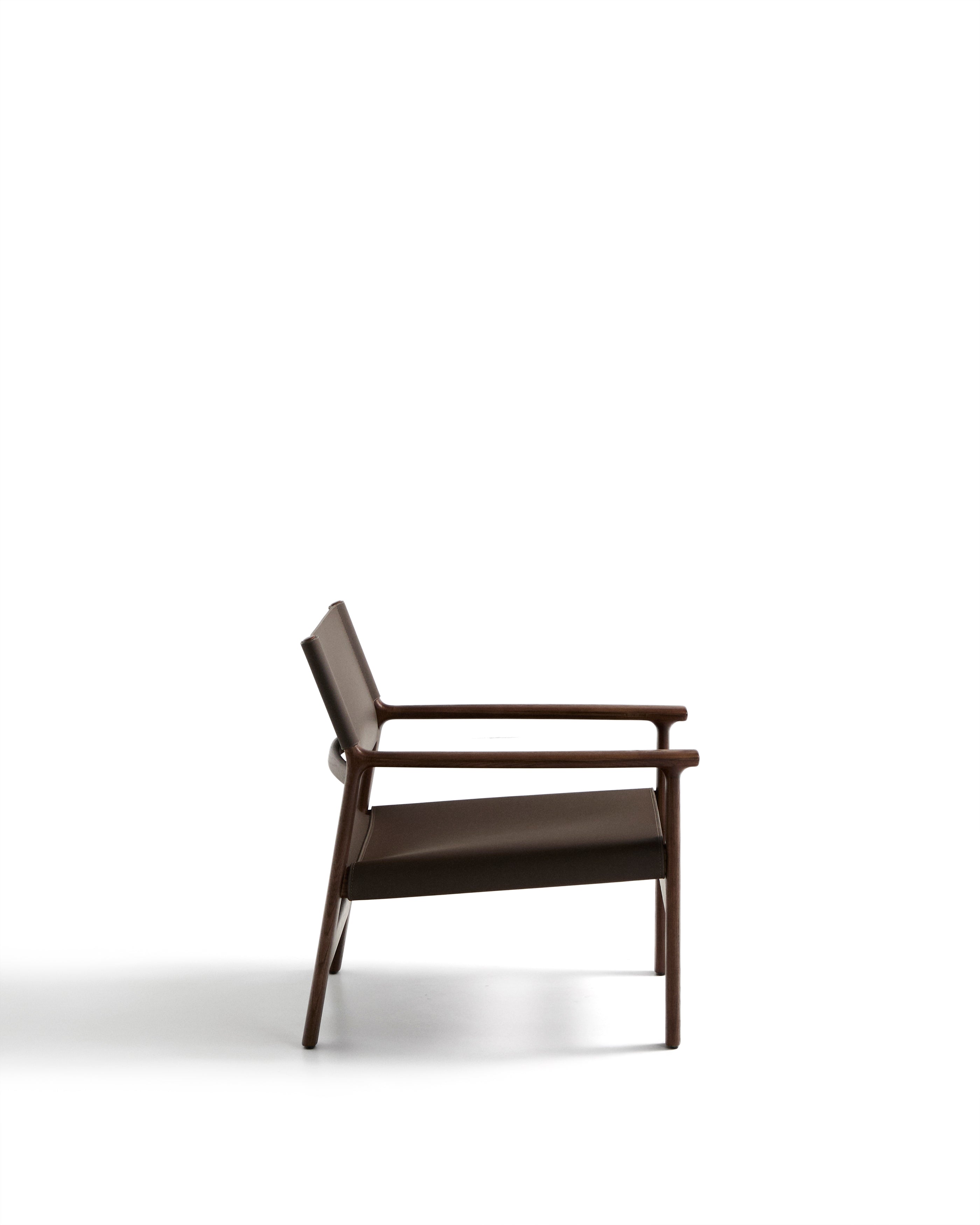 Jan armchair made of dark brown recycled leather fibres and FSC 100% solid ash wood with walnut-coloured finish - Product Image