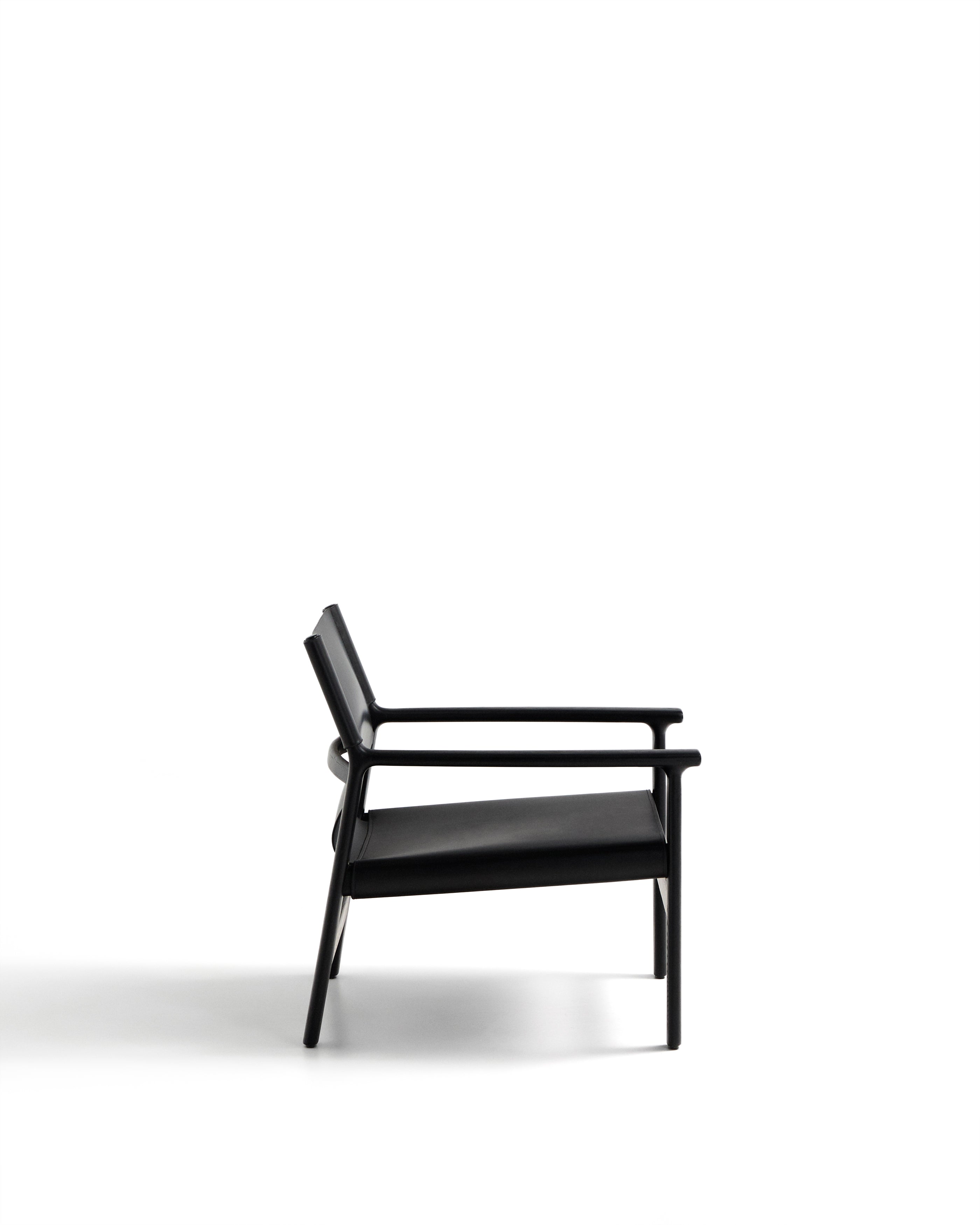 Jan armchair made of black recycled leather fibres and FSC 100% solid ash wood with black finish - Product Image