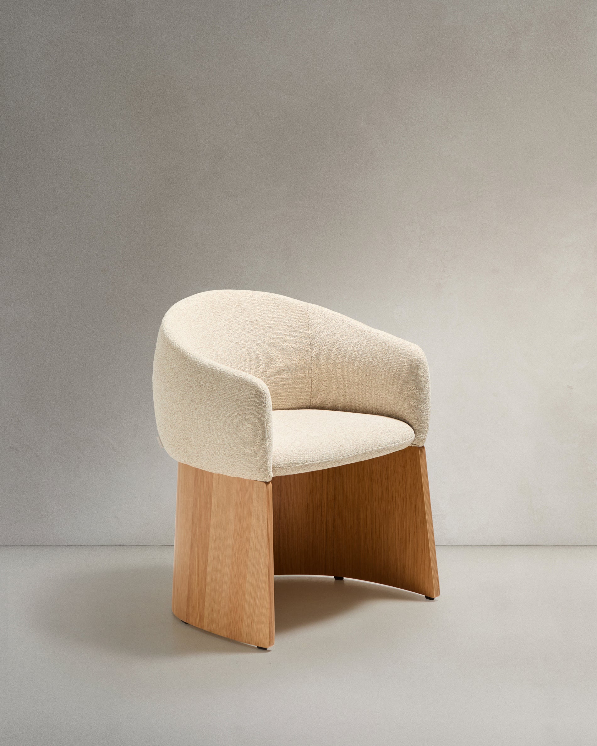 Bosca chair in beige chenille and oak veneer FSC 100% - Product View