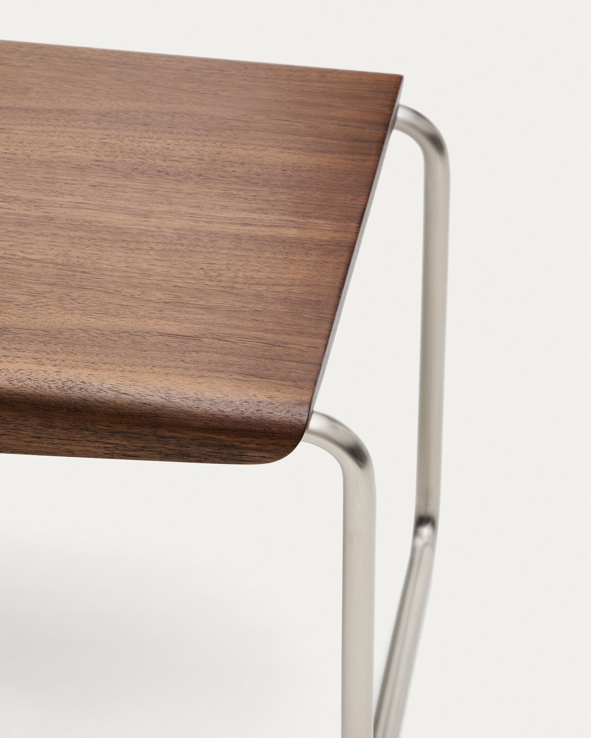 Tarsel bench in walnut veneer with brushed stainless steel structure 142cm - Detail