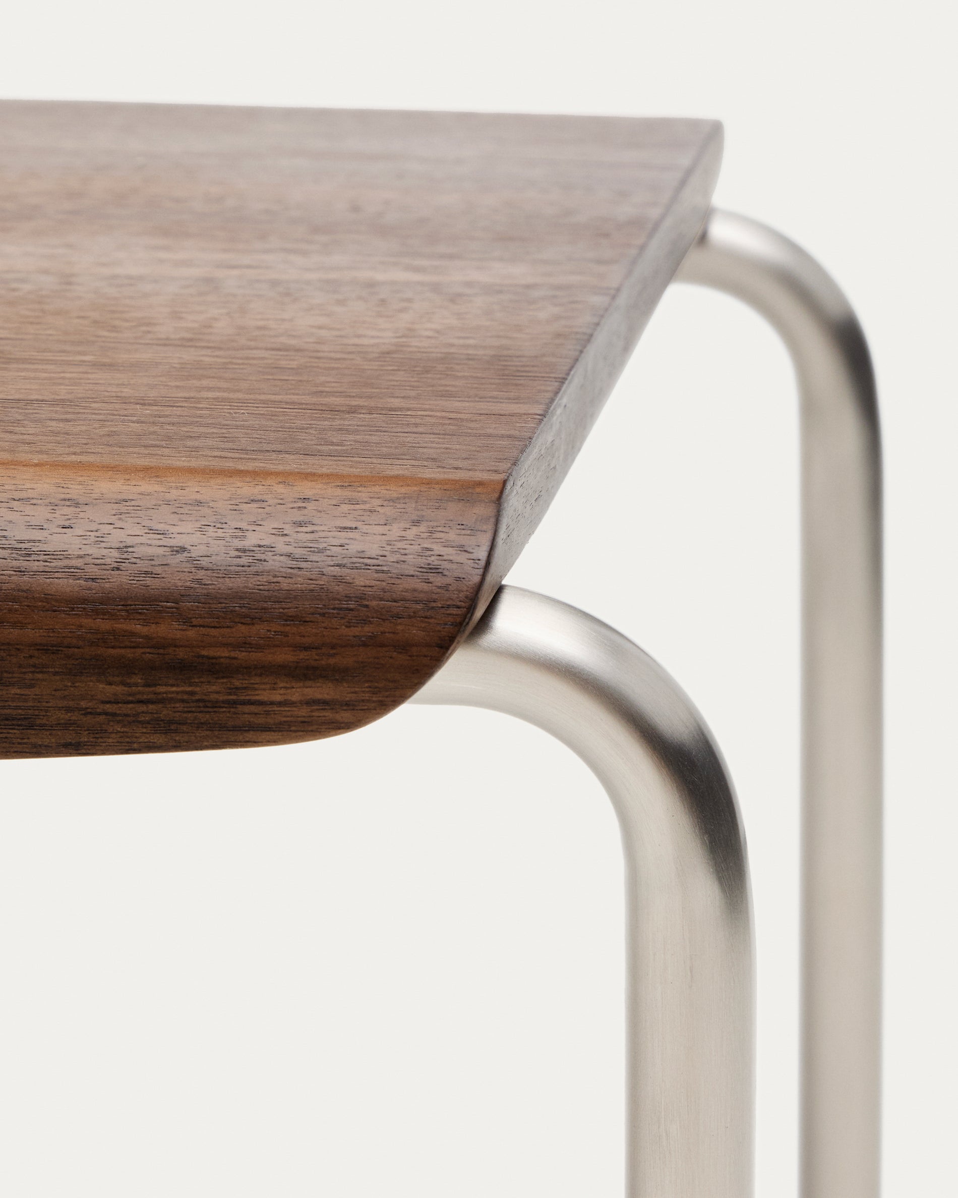 Tarsel bench in walnut veneer with brushed stainless steel structure 142cm - Detail