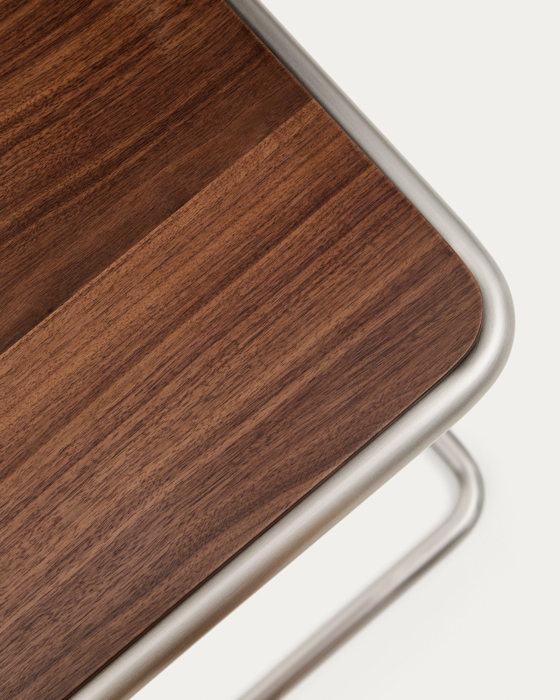 Tarsel side table in walnut veneer with brushed stainless steel structure 42 x 47cm - Detail
