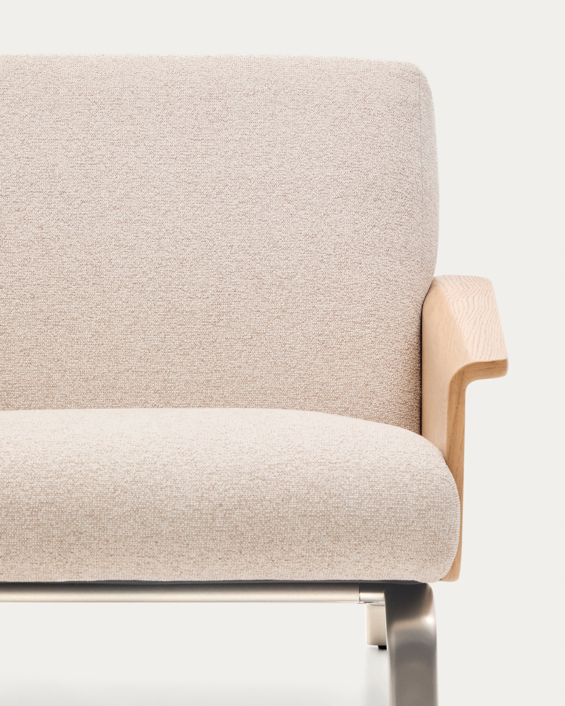 Amsen beige armchair in oak plywood with legs in brushed stainless steel - Detail